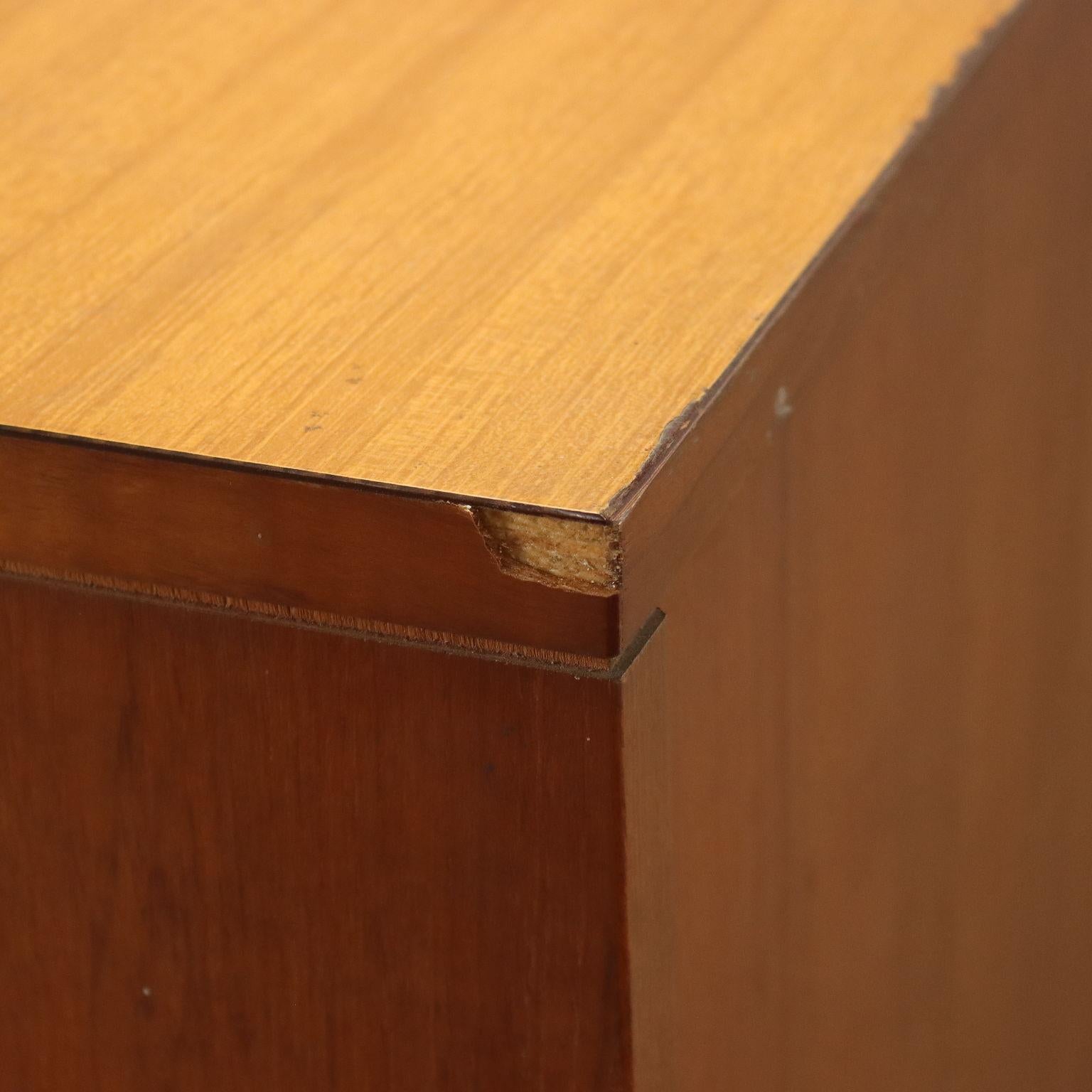 Veneer Gruppo tre Mobili Anni 60, marroni, in teak e formica For Sale
