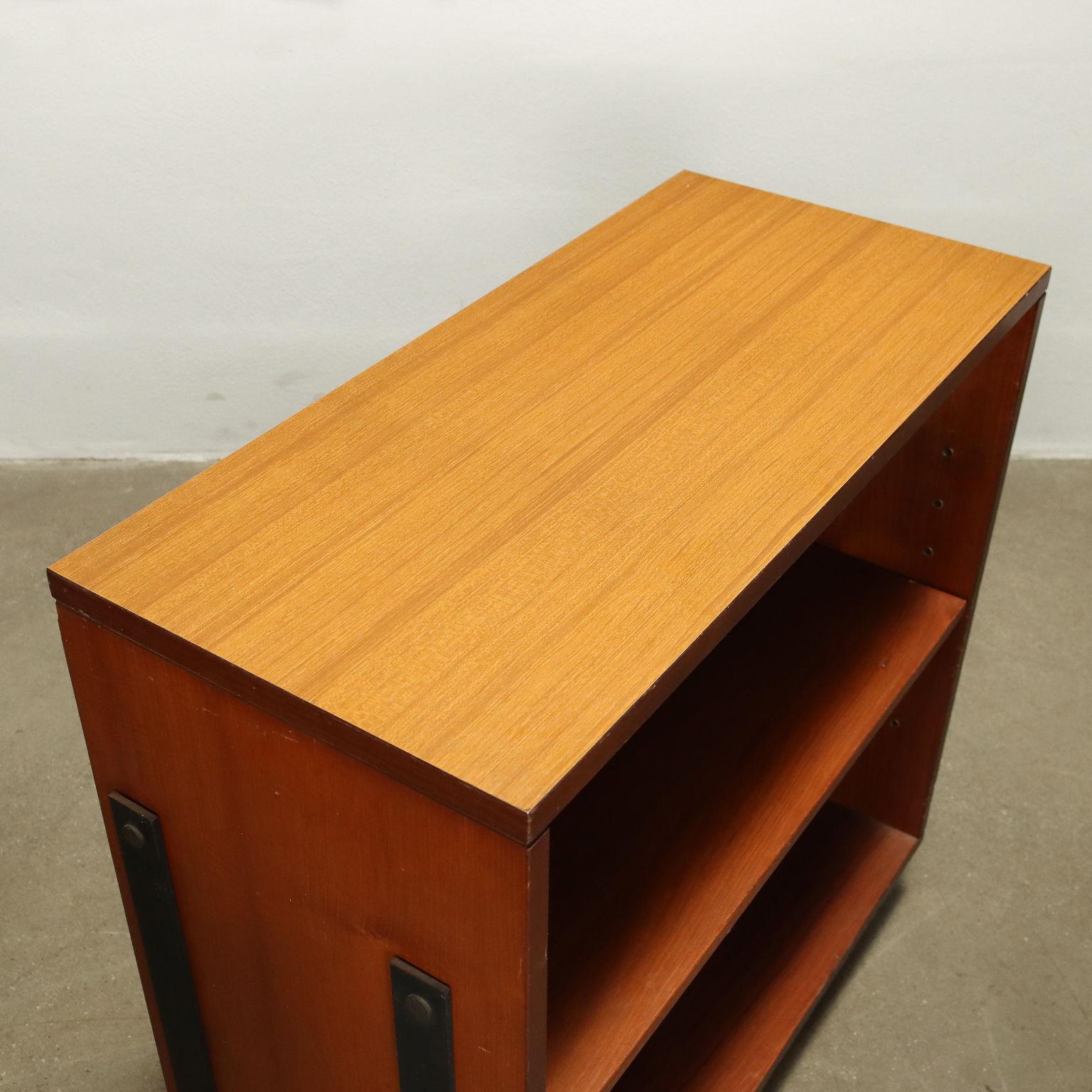 Gruppe von drei Möbeln aus den 1960er Jahren, braun, Teakholz und Formica im Angebot 1