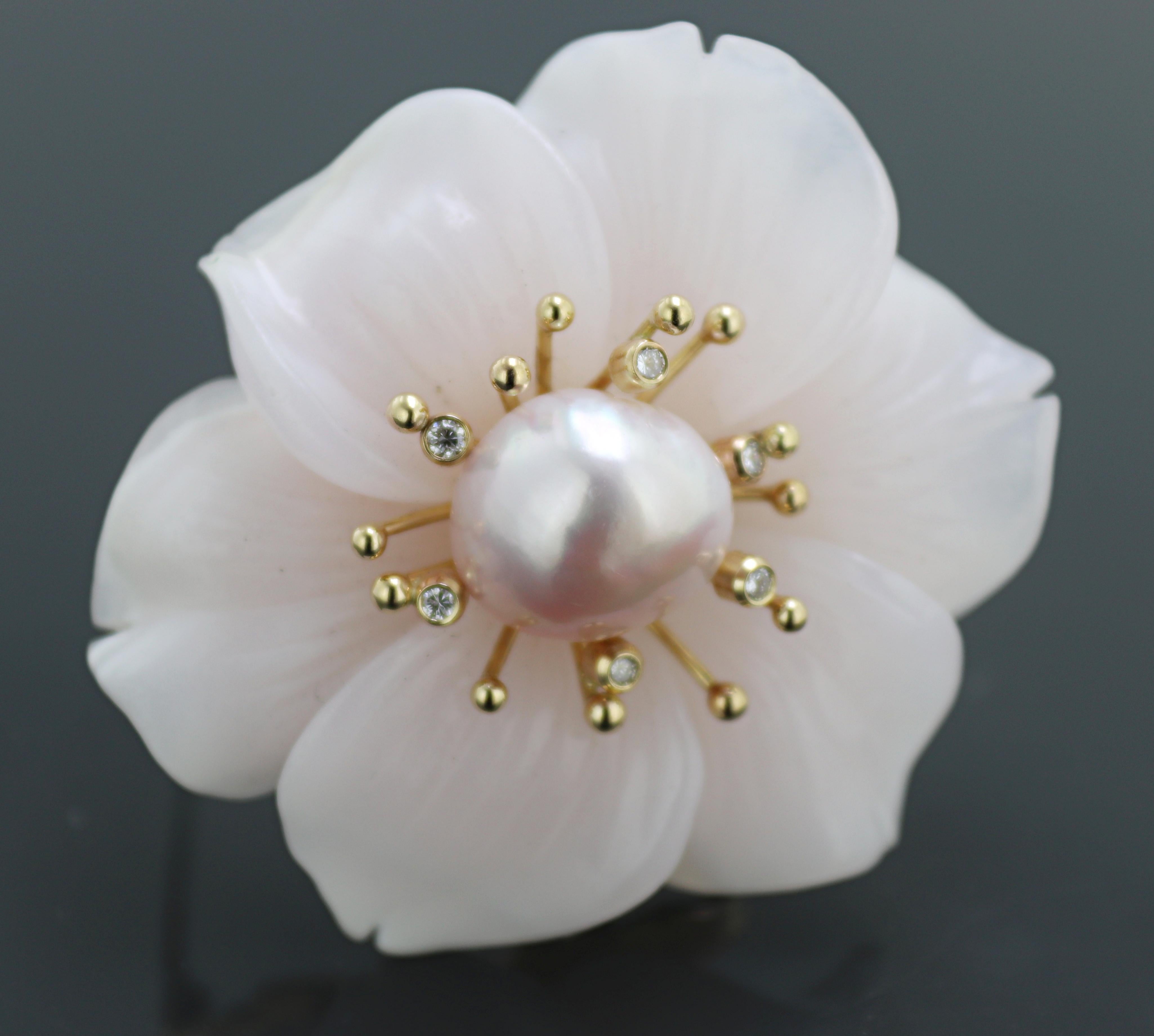 Grusso Carved Calcite, Cultured Pearl, Diamond Yellow Gold Dogwood Flower Brooch For Sale 1