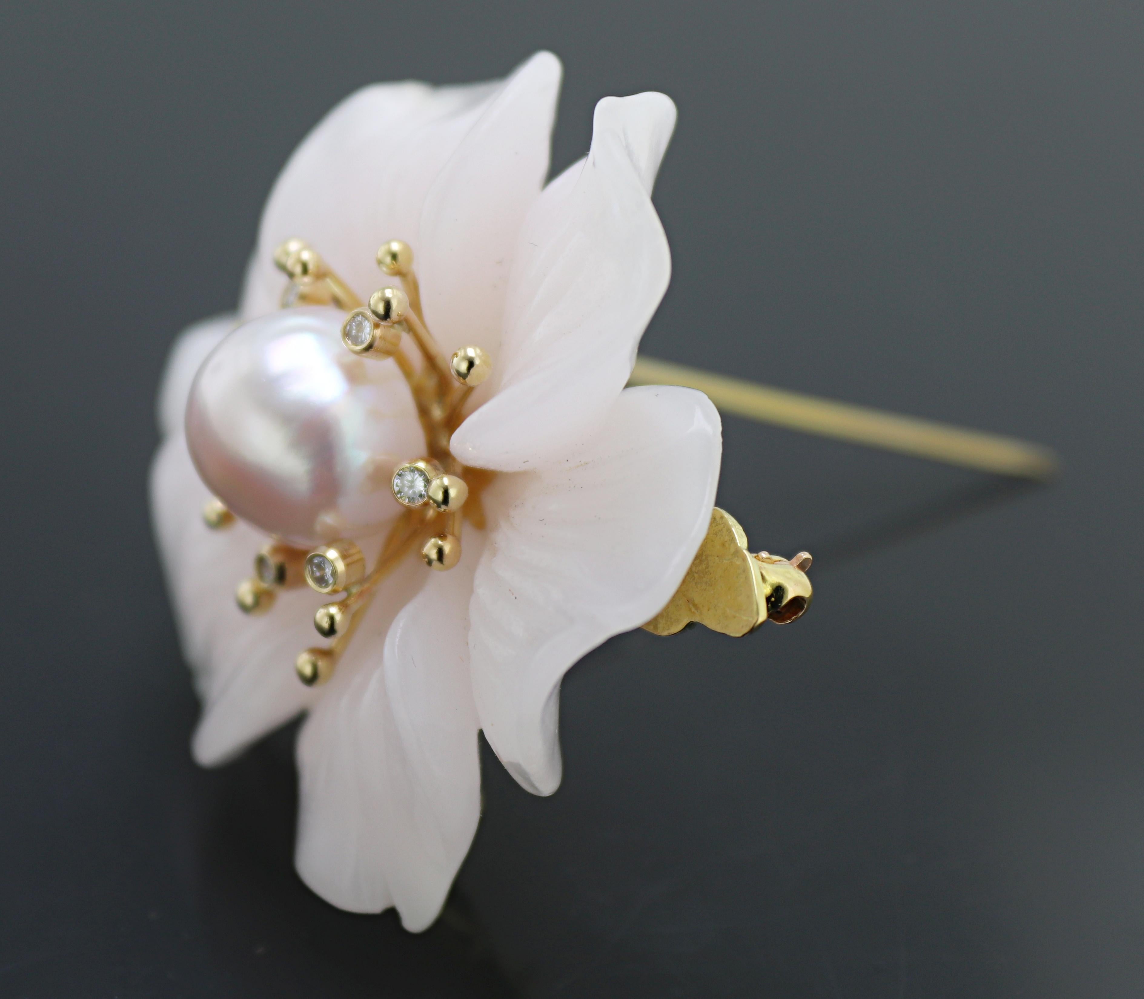Grusso Carved Calcite, Cultured Pearl, Diamond Yellow Gold Dogwood Flower Brooch For Sale 2
