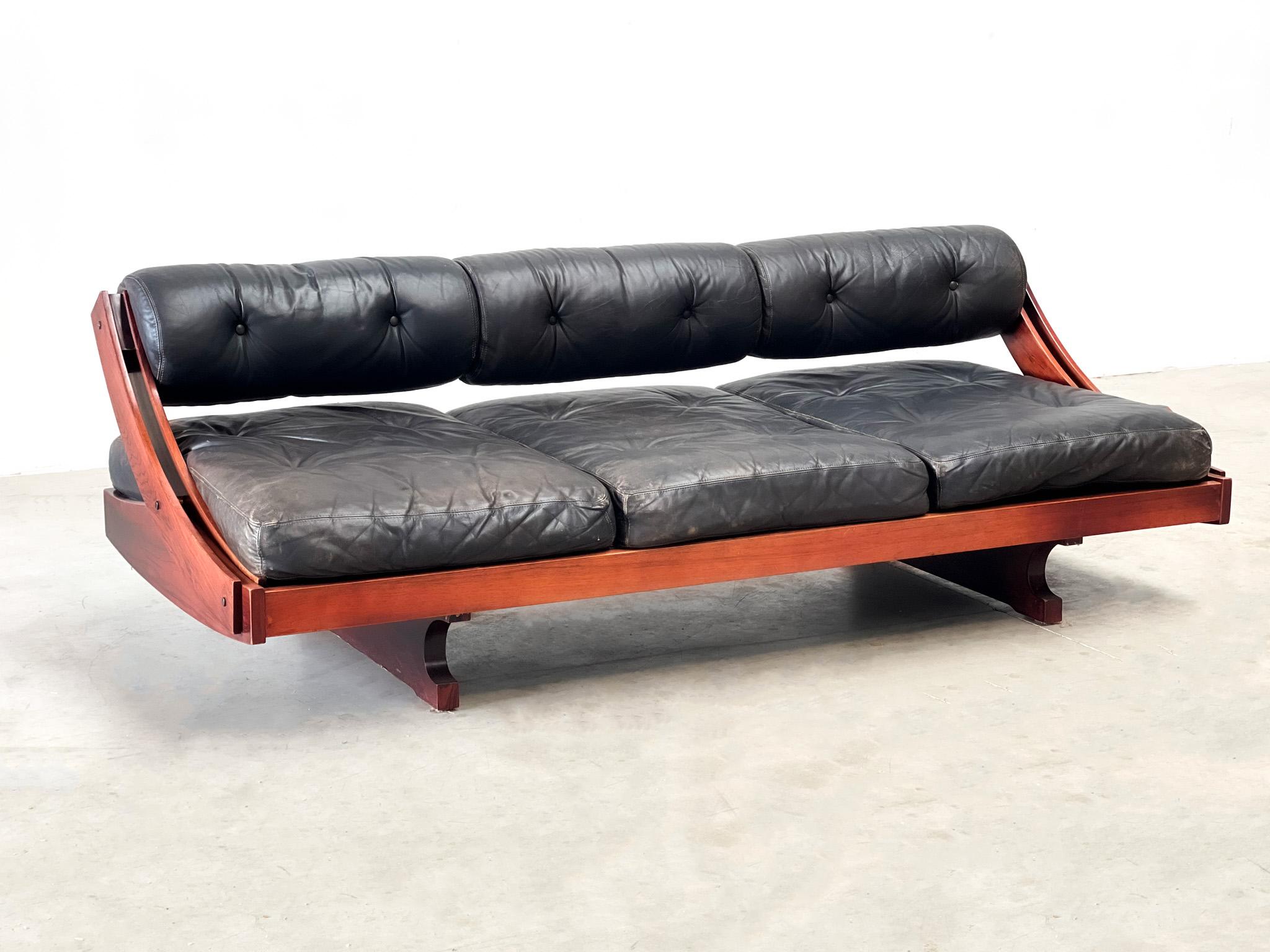 GS195 sofa or daybed by Gianni Songia
Very nice and classic piece of Italian design.

This daybed or sofa was designed by Sangia in the 1960s. The well-known company Sormani took this design into production in the 1960s. This is one of the first