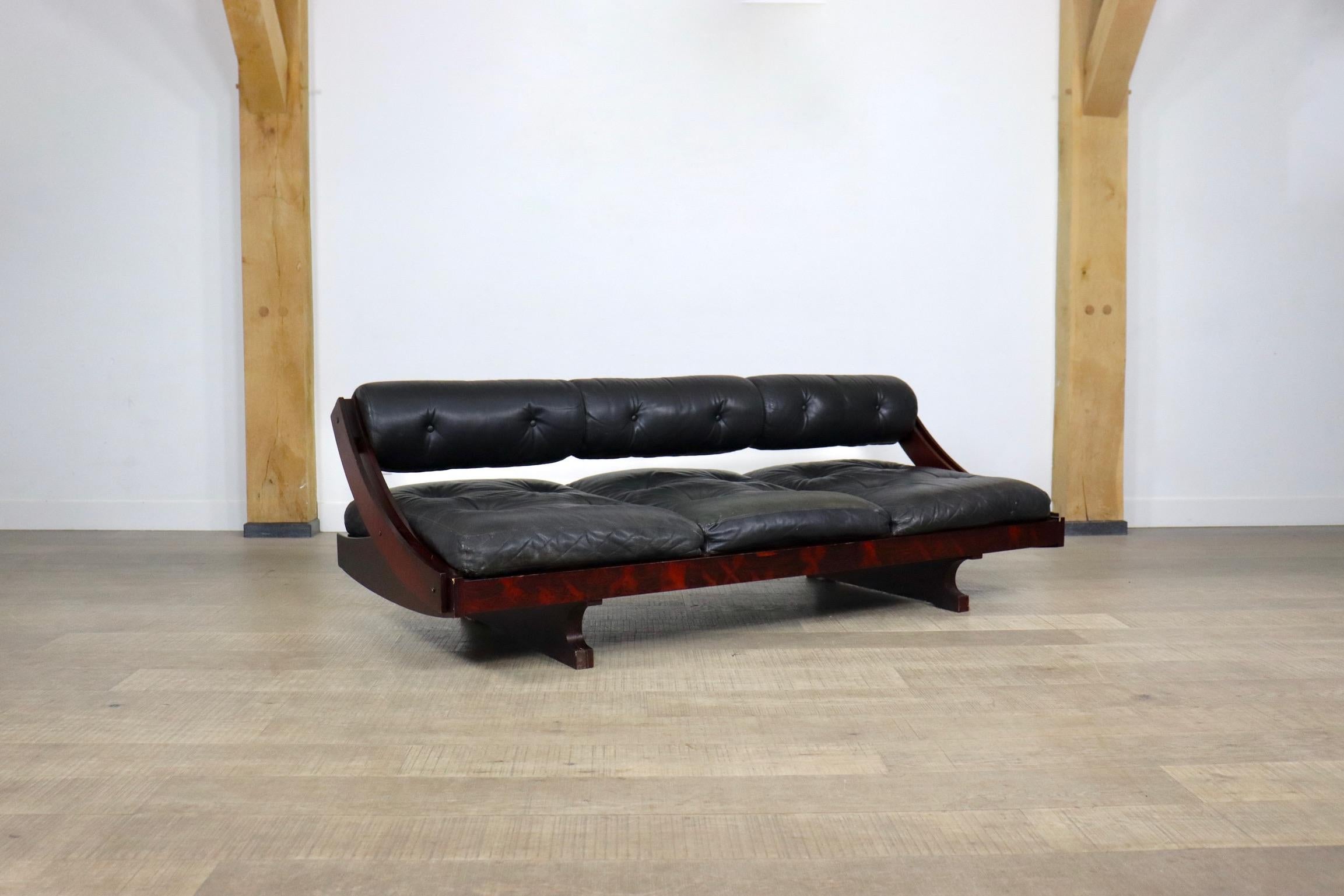 GS195 daybed by Gianni Songia for Sormani, 1963



Beautiful lounge sofa/daybed model GS195 designed by Gianni Songia for Sormani, Italy 1963. This sofa has a sculptural rosewood sliding frame and gorgeous black leather cushions and seating. The