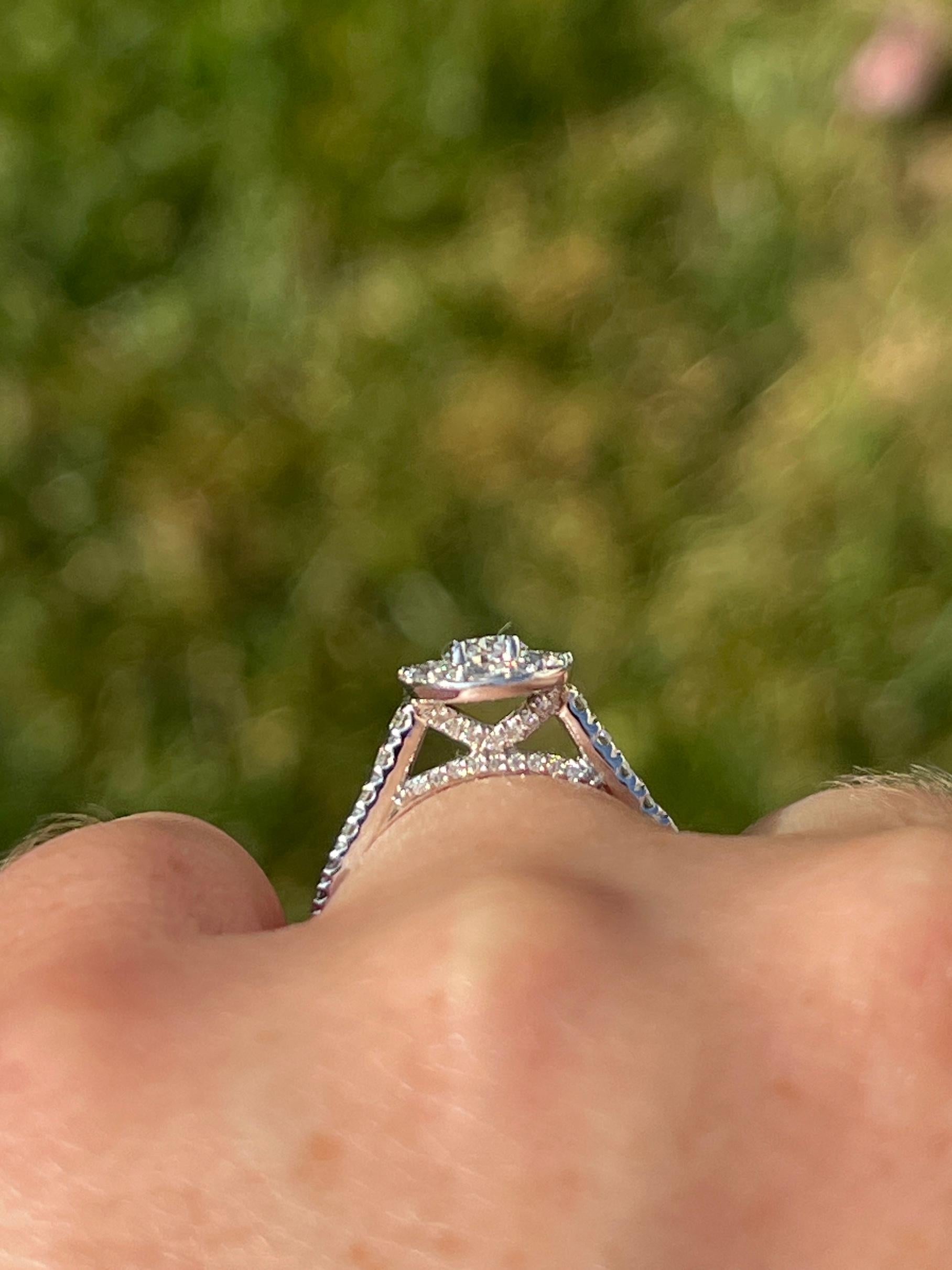 Contemporary GSI Certified 1.00 CTW Pear Diamond Halo 14k White Gold Engagement Ring For Sale