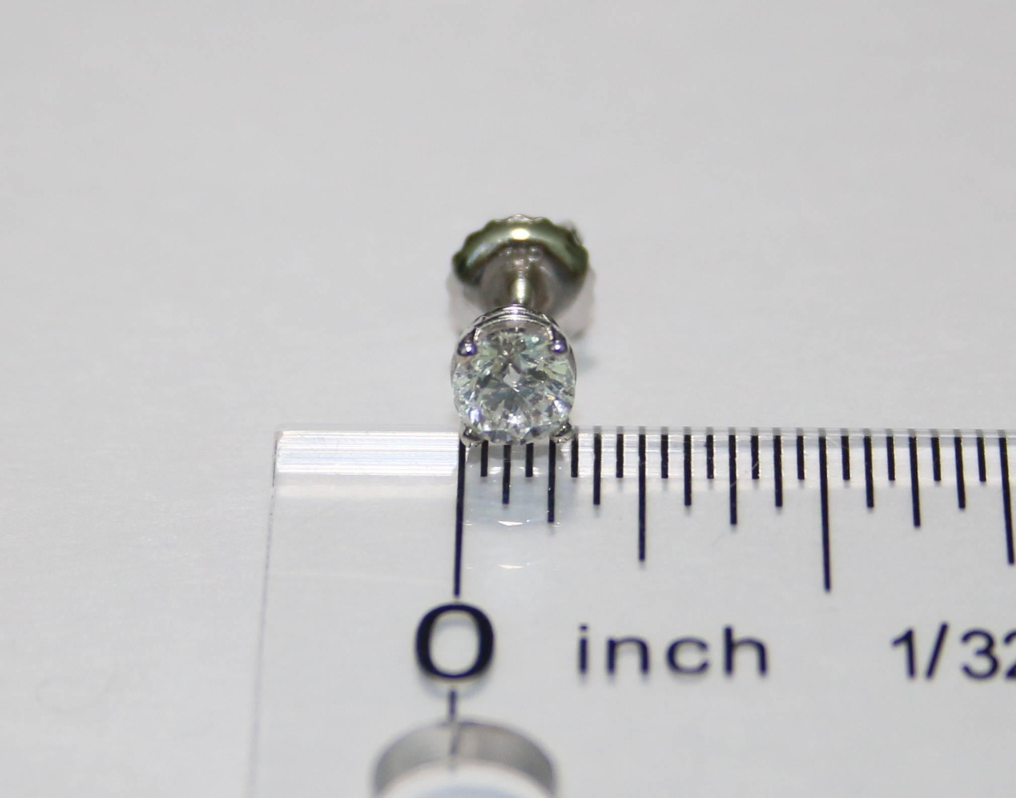 GSL-zertifizierte 0,70 Karat Diamant-Ohrstecker aus Gold im Zustand „Neu“ im Angebot in New York, NY