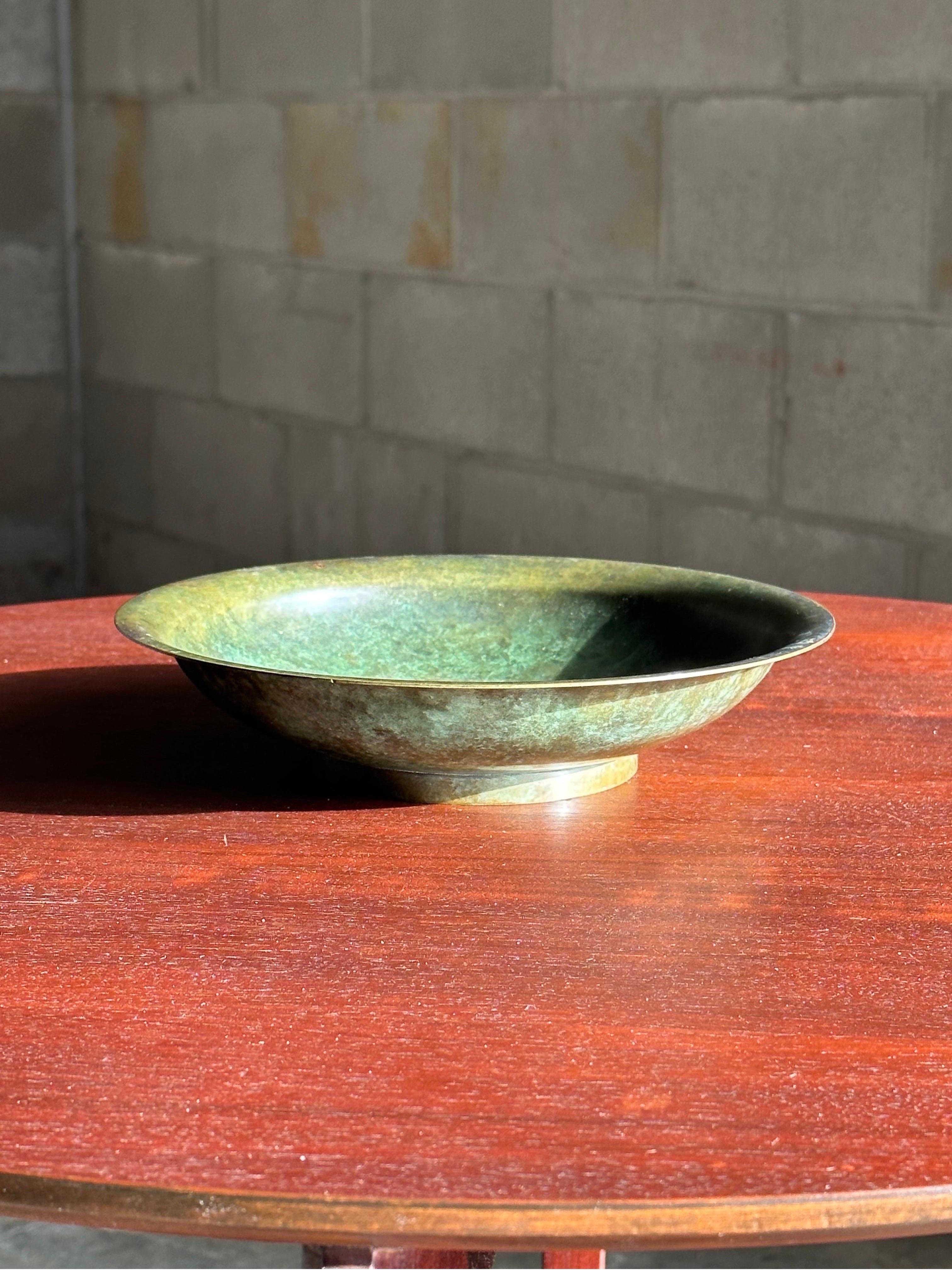 Beautiful art deco bronze bowl. Great patina and consistent coloring. Signed on underside ÆGTE BRONCE. Bowl is very likely made by Holger Fridericias for Ildfast.