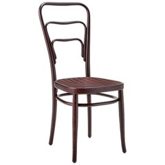 Gebrüder Thonet Vienna GmbH 144 Stuhl in Nussbaum mit gestreiftem Sitz