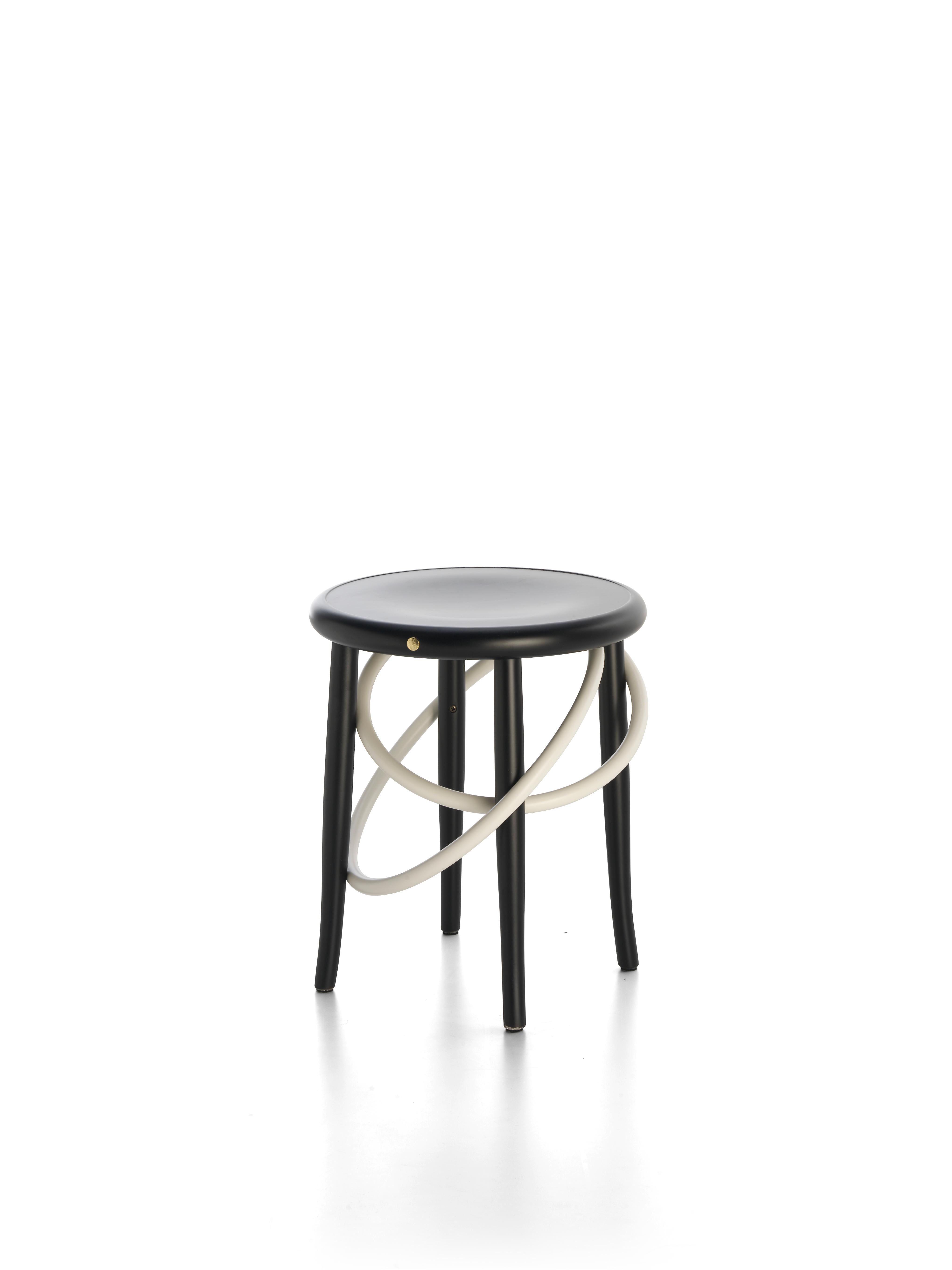 The light and playful circus theme is at the core of the Cirque family of stools designed by Martino Gamper for Wiener GTV Design. The bent element, which is the brand’s signature trait, is surprisingly and unexpectedly inserted in the base of the