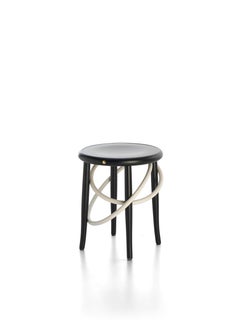 Gebrüder Thonet Vienna GmbH Cirque Zweifarbiger niedriger Hocker in Schwarz mit weißen Ringen