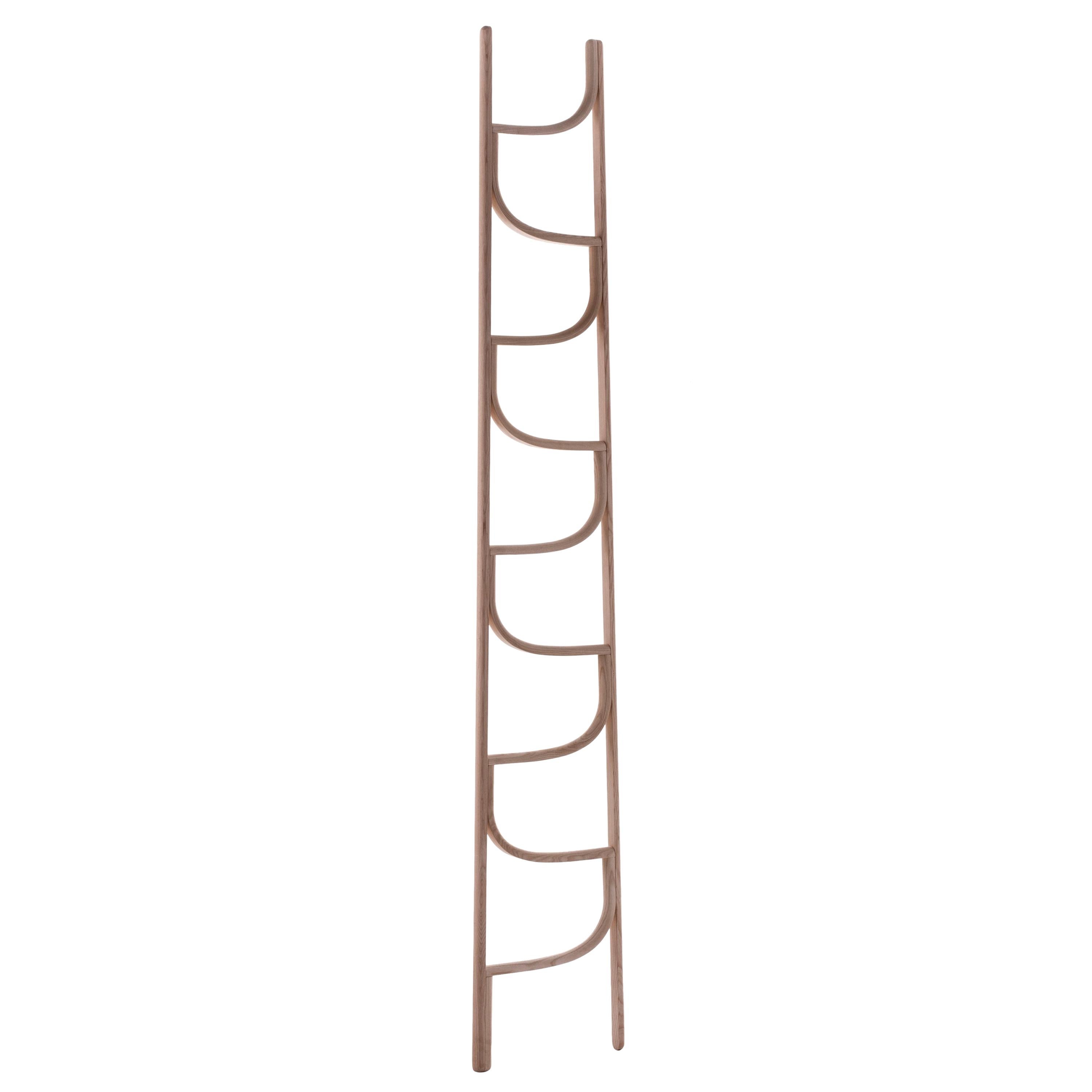 Gebrüder Thonet Vienna GmbH Grande armadio a pioli in legno di frassino