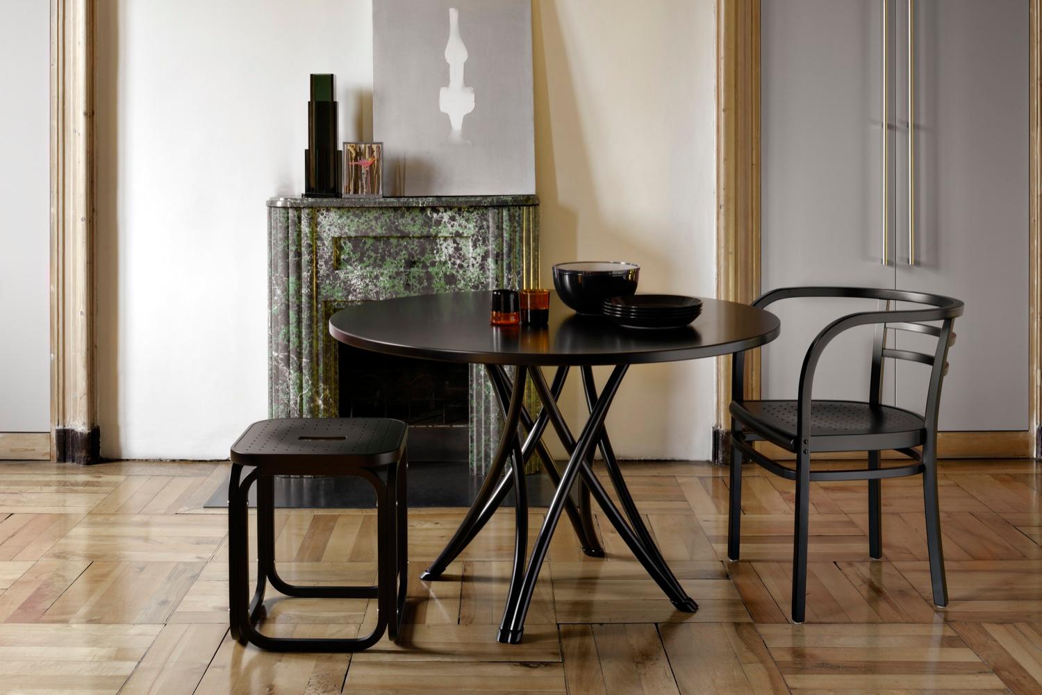 Gebrüder Thonet Vienna GmbH Großer Rehbeintisch Couchtisch in schwarzem Lack (Moderne) im Angebot