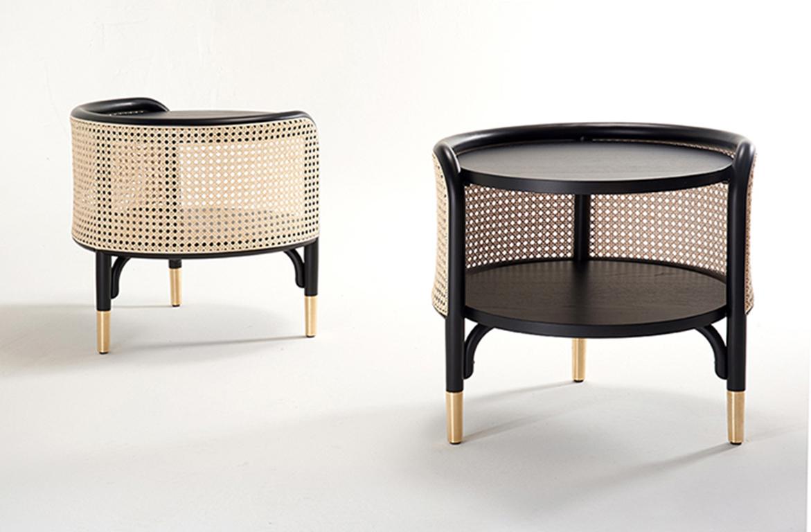 Gebrüder Thonet Vienna GmbH Tavolino MOS in Wood con piedini in ottone in vendita 4