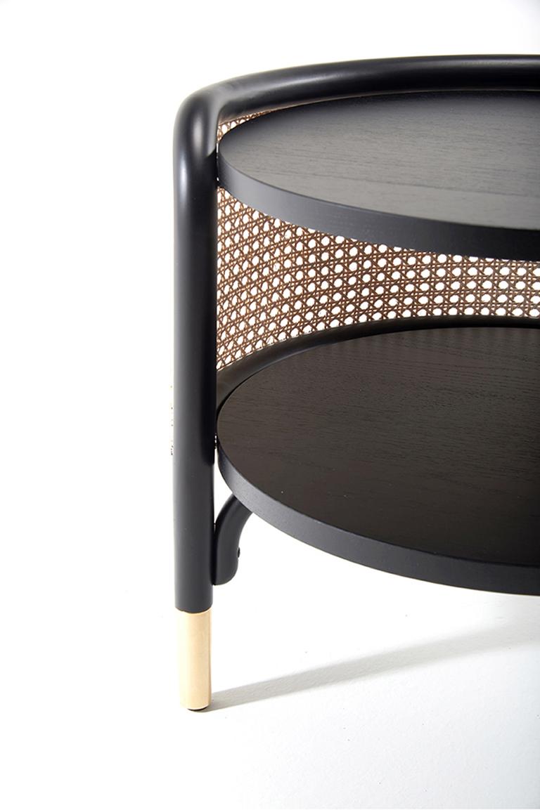 Gebrüder Thonet Vienna GmbH - Table d'appoint MOS en bois avec pieds en laiton Neuf - En vente à Brooklyn, NY