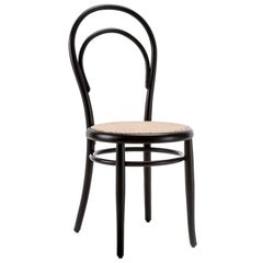 Gebrüder Thonet Vienna GmbH N.14 Stuhl in Schwarz mit Sitz aus geflochtenem Rohrgeflecht