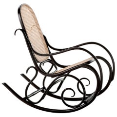 Gebrüder Thonet Vienna GmbH Fauteuil à bascule Schaukelstuhl en hêtre avec assise en rotin