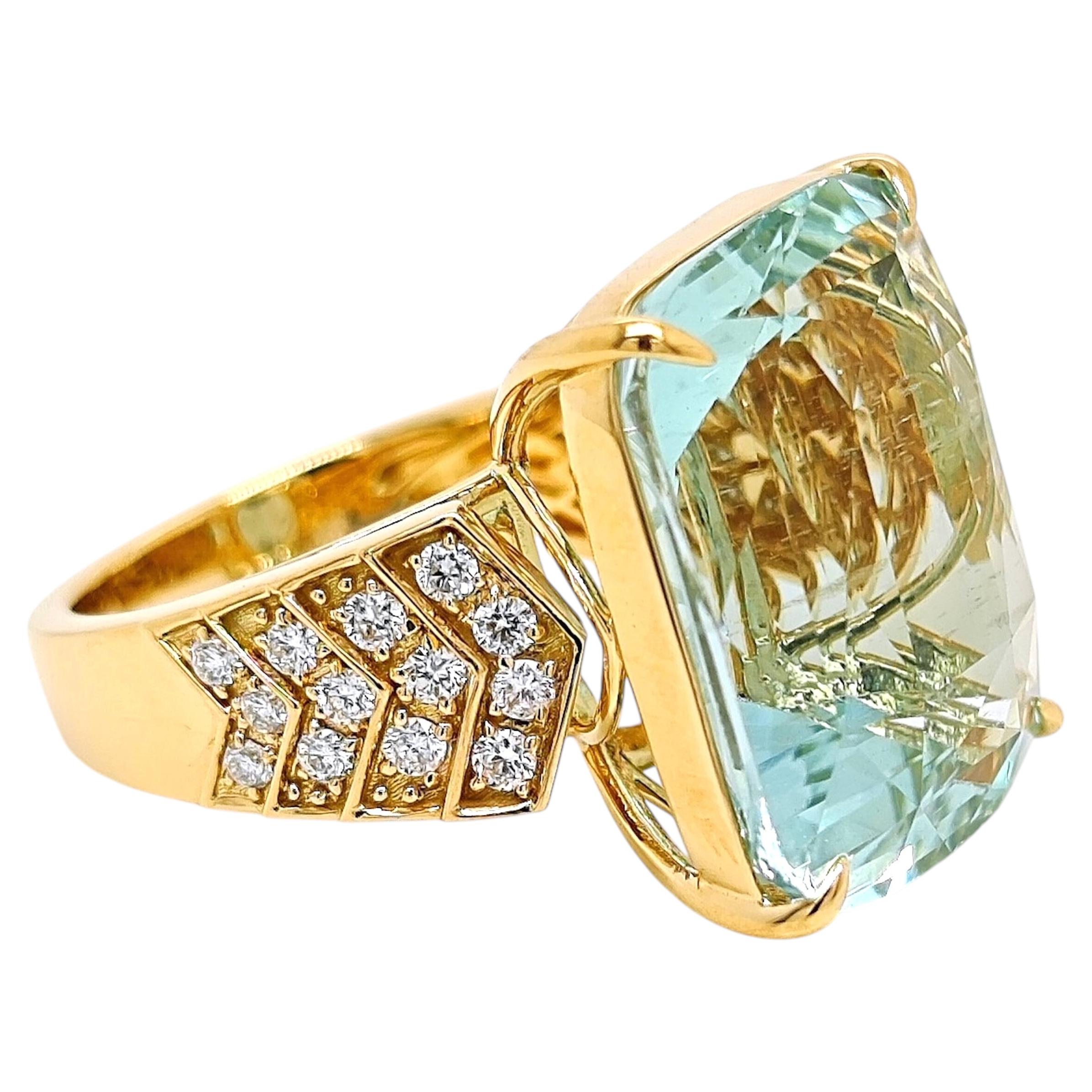Anello in oro giallo con diamante rotondo certificato GU da 20.58 carati di acquamarina