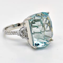Bague en or blanc certifiée GU de 26.08 carats d'aigue-marine et de diamant fantaisie