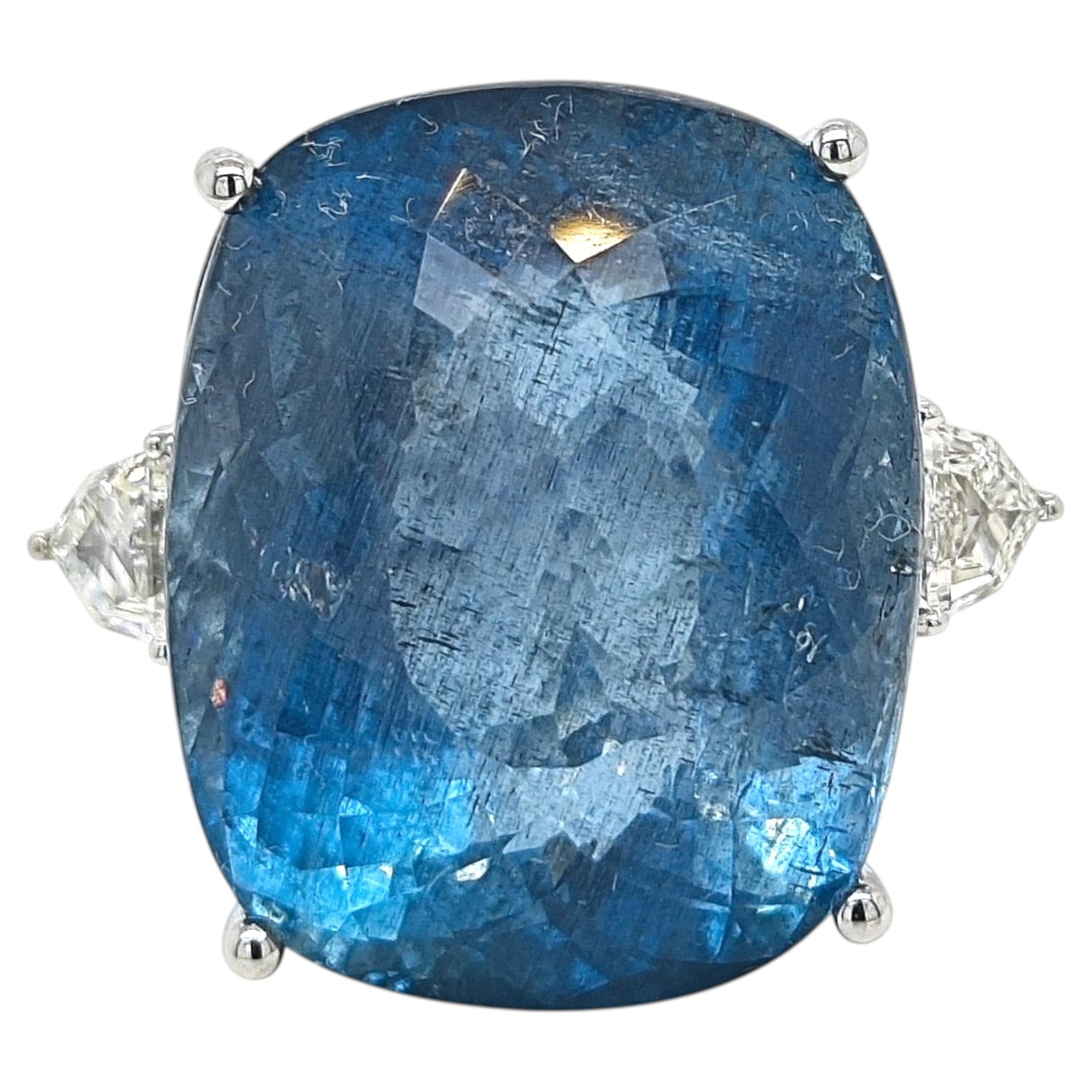 Anello d'oro bianco con diamante fantasia di 44.37 carati certificato GU
