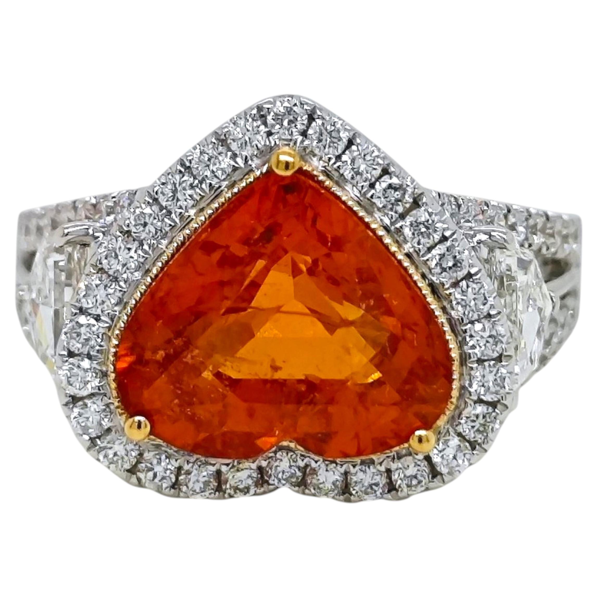 Anello in oro bianco e giallo con diamanti fancy e granato Fanta da 5,93 carati certificato GU