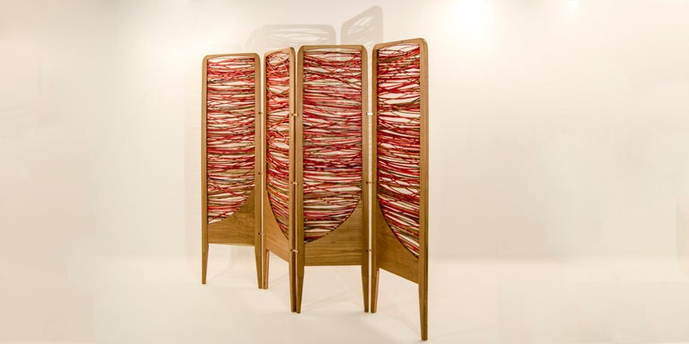 Guá is a contemporary version of a traditional screen, the result of a collaboration between Knót Artesanal and Mexican artist Patricia Sada. The straight lines and natural wood tone of the frame contrast with the vibrant colour and organic form of