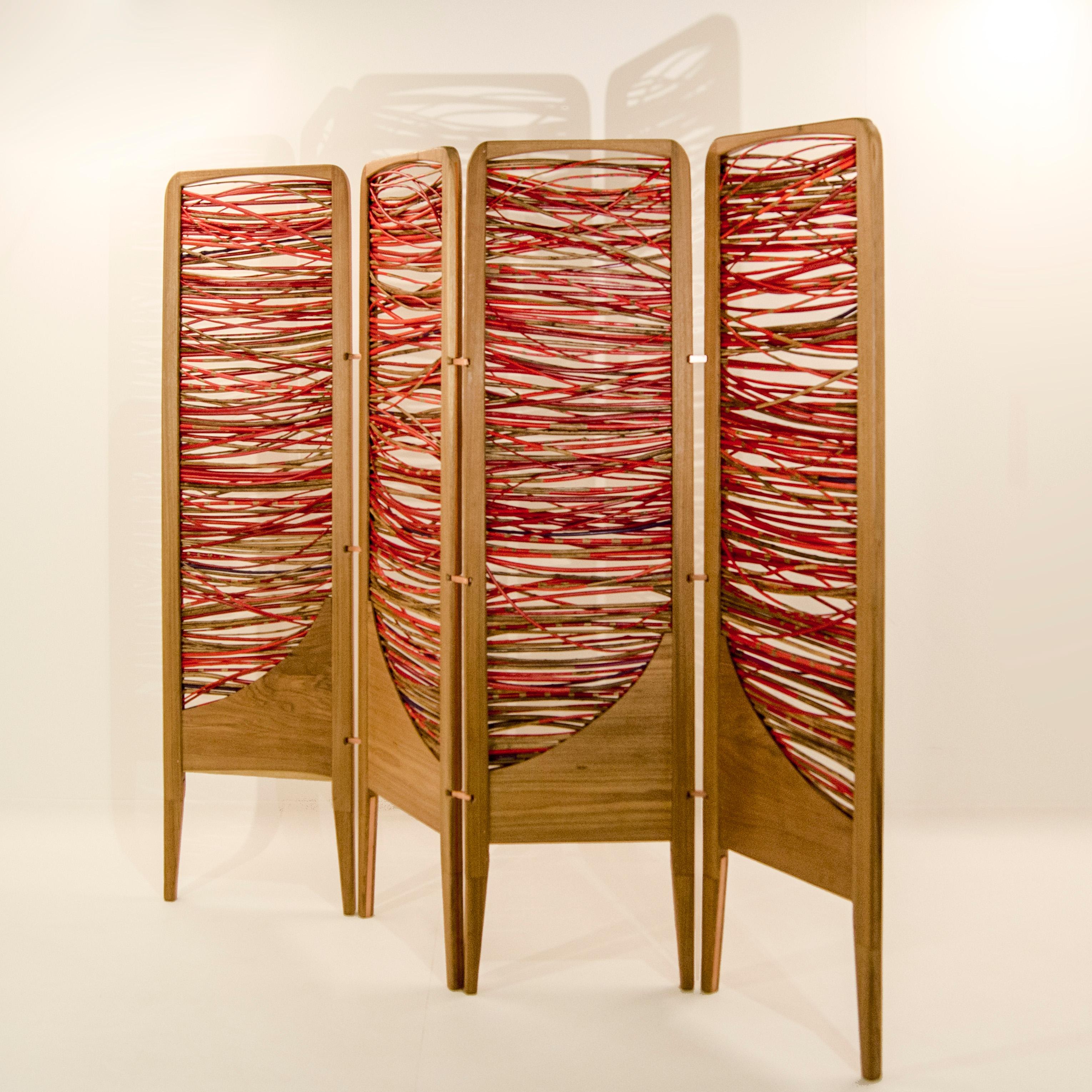 Guá is a contemporary version of a traditional screen, the result of a collaboration between Knót Artesanal and Mexican artist Patricia Sada. The straight lines and natural wood tone of the frame contrast with the vibrant color and organic form of