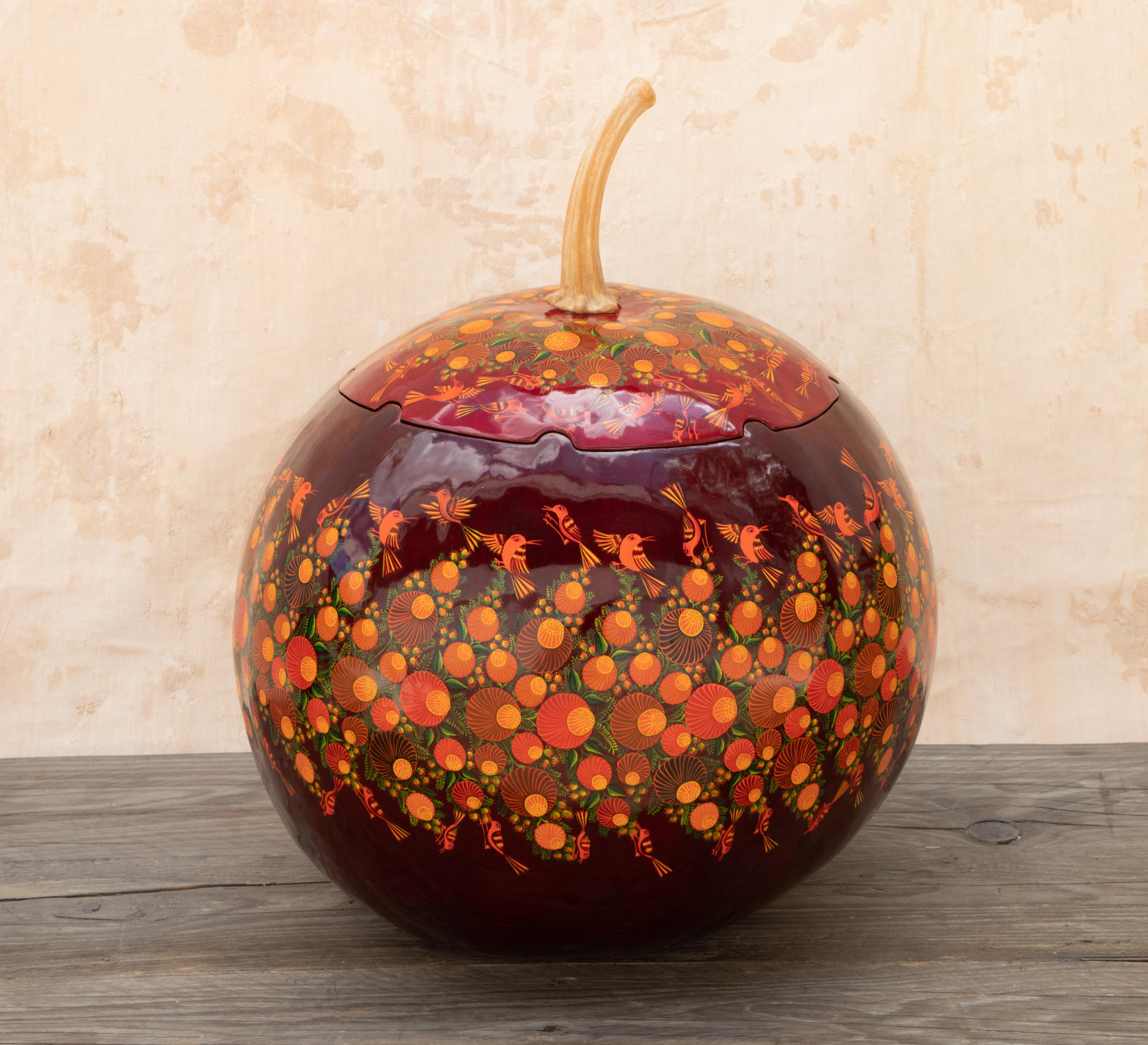 Guaje Flores Gourd by Onora
One of a Kind
Dimensions: 40 cm
Materials: Gourd, Natural pigments mixed with chia oil and then hand burnished with river stones

Monumental one of a kind gourd lacquered and hand painted by the master Florentino