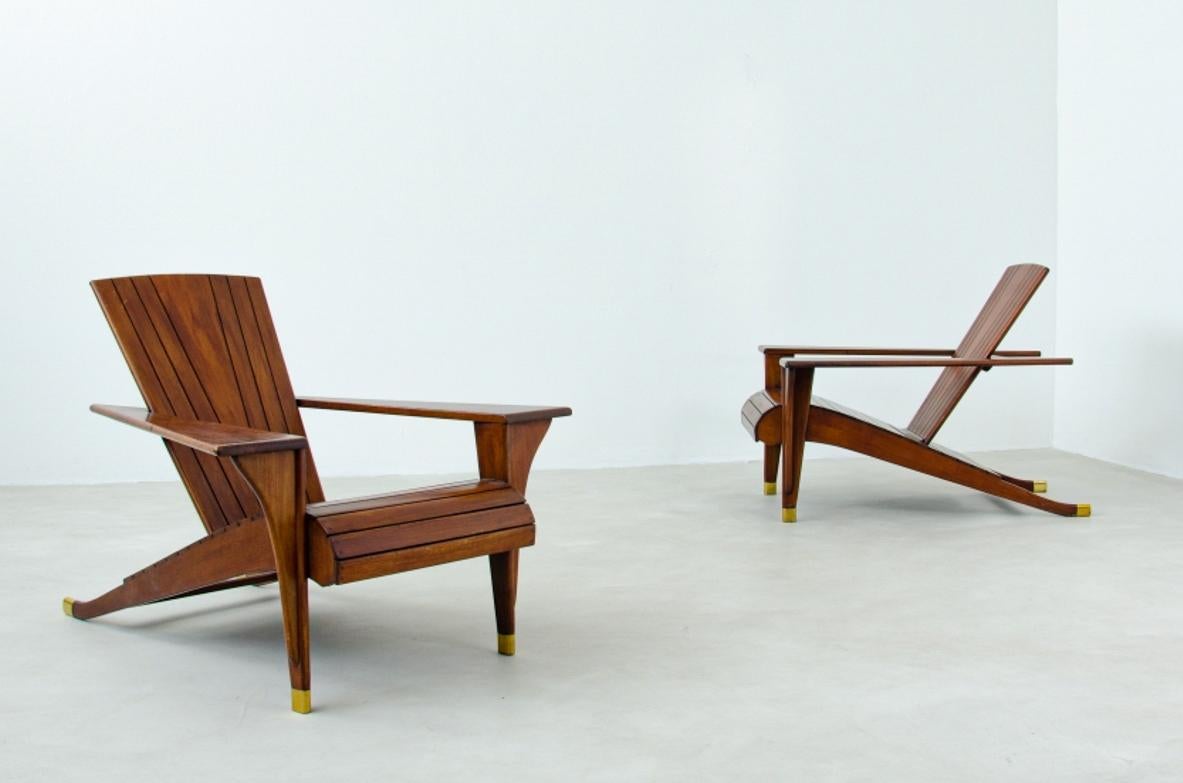 Gualtiero Spezza 

Rare pair of mahogany armchairs with brass tips.
1940s Italian manufacture.
Bibl. Franco Grigioni Ed.Görlich Milano Tav.231.

Measures: 82 x 100 x h78