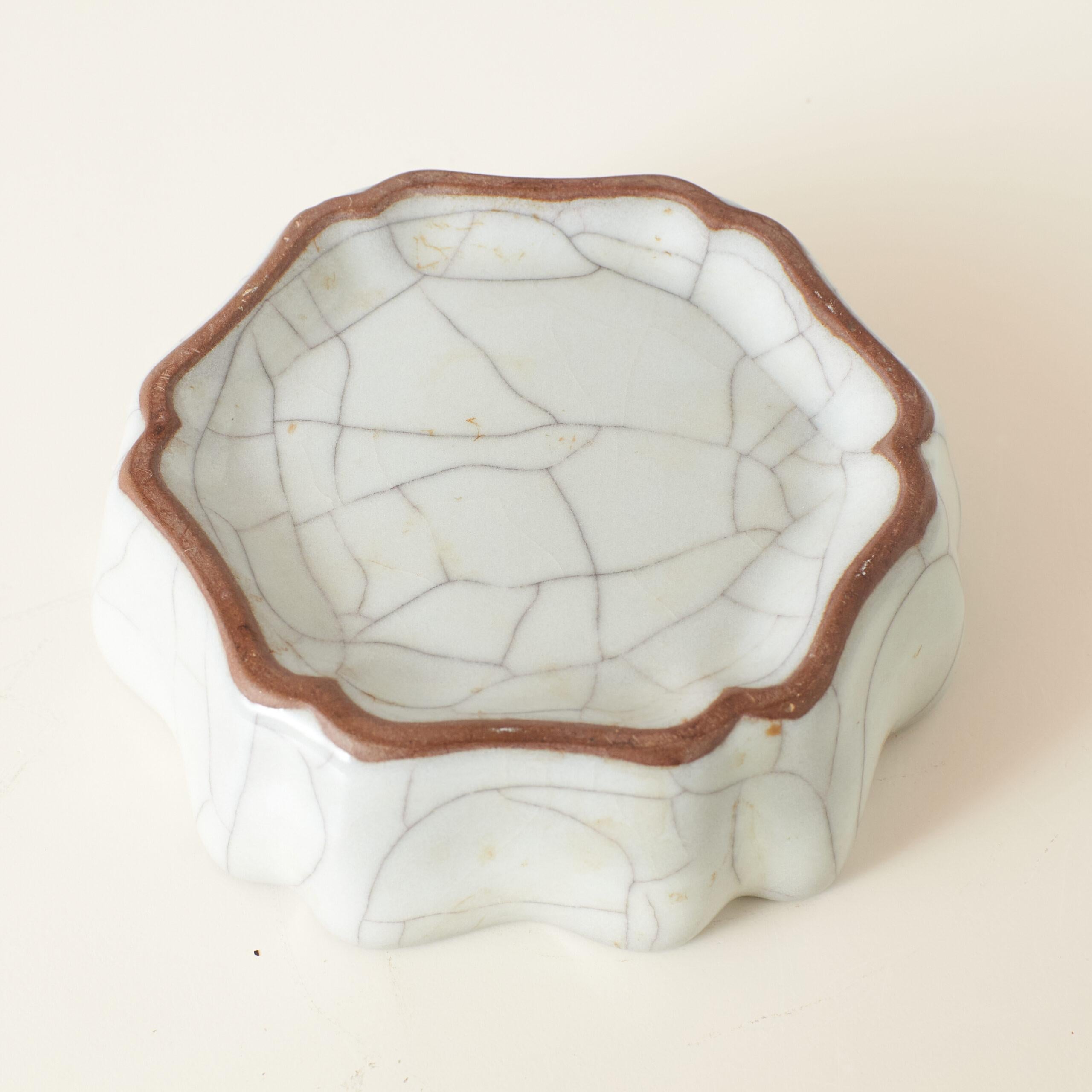 Guan Ware Style Bürstenwaschmaschine (Glasiert) im Angebot