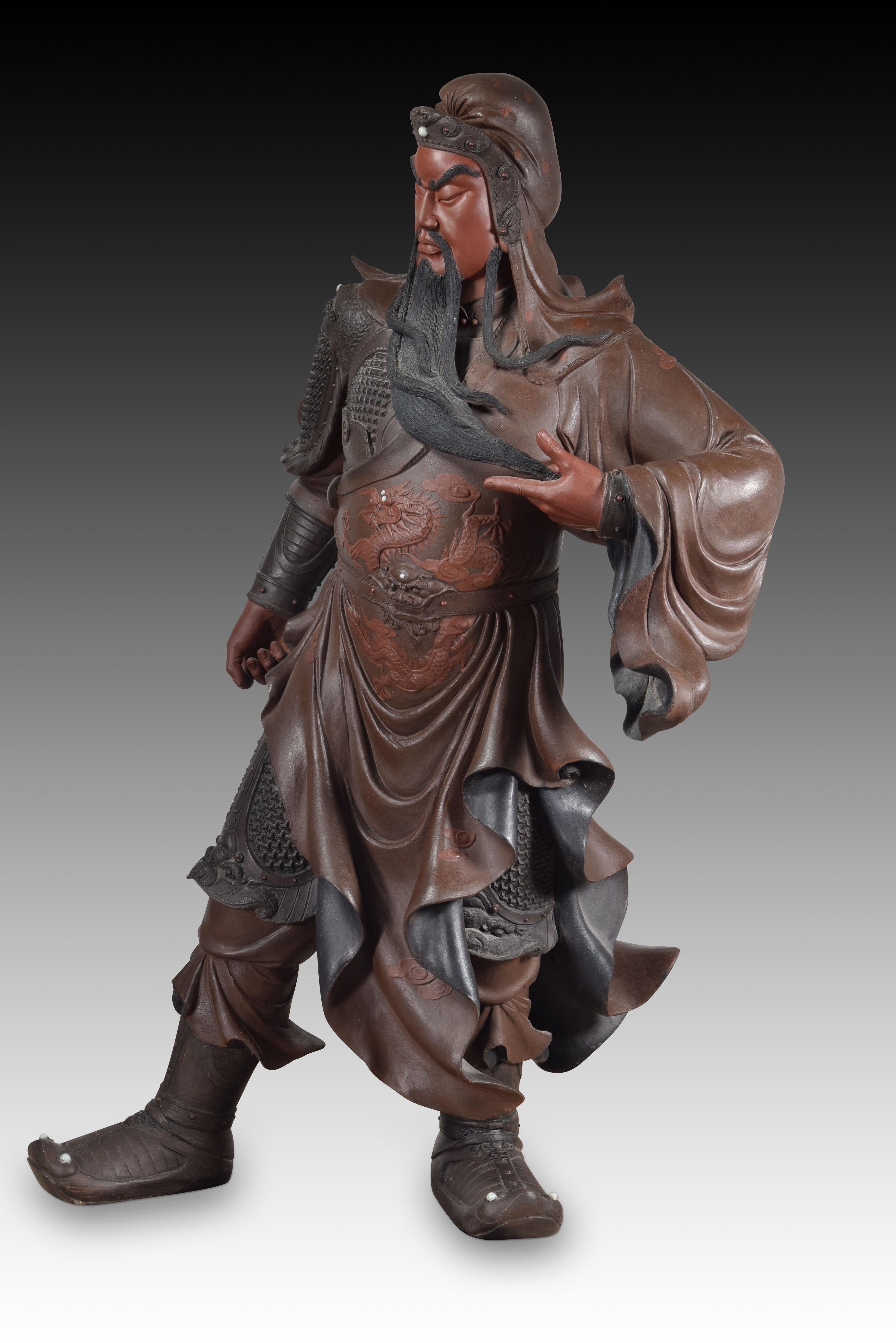 Guan Yu. Terre cuite. Vingtième siècle. 
Sculpture en terre cuite polychrome dans les tons bruns et noirs représentant un homme en armure avec une longue barbe touffue. Guan Yu (Kuong Kong) (Yuncheng, province de Shanxi, 160-Nanzhang, Xiangyang,