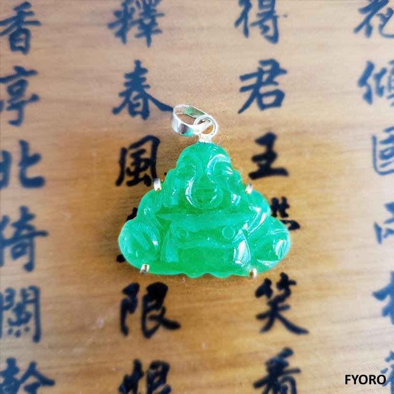 Guangdong Green Jade Buddha Pendant with Solid 18K Yellow Gold For Sale 5
