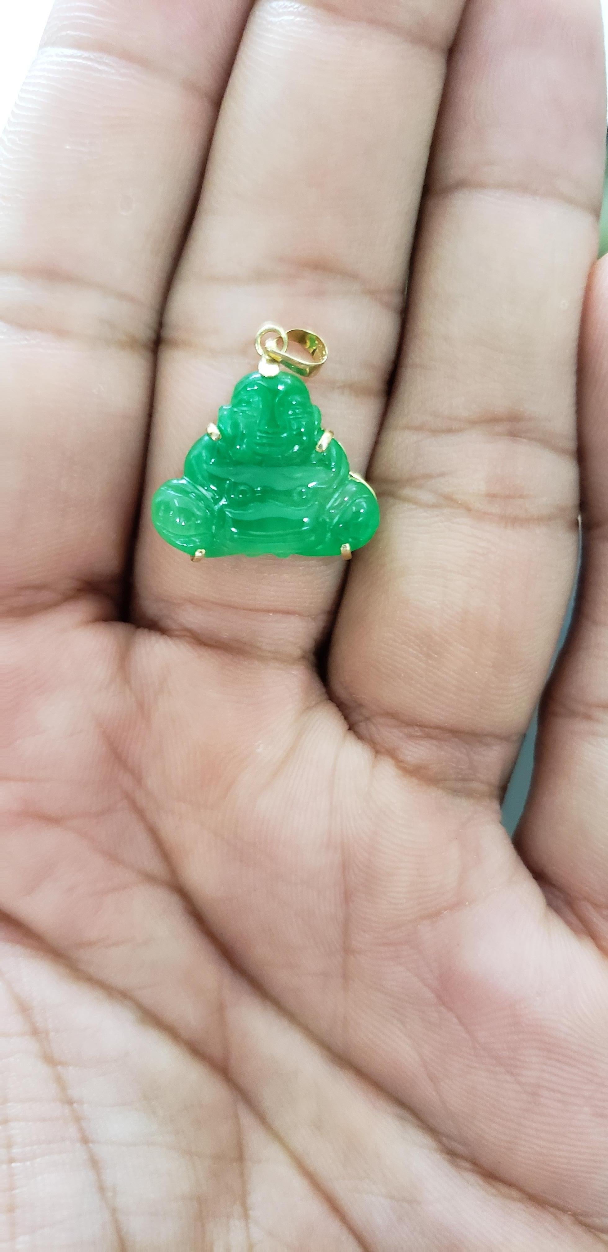 Guangdong Green Jade Buddha Pendant with Solid 18K Yellow Gold For Sale 7