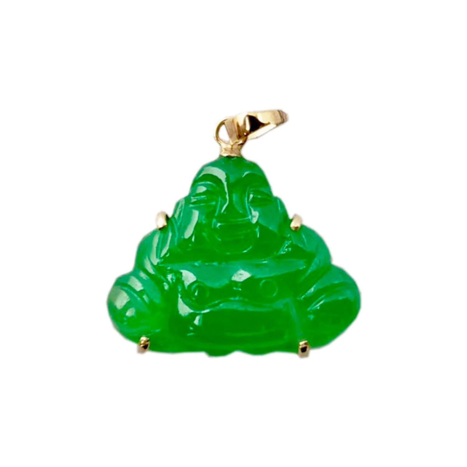 Guangdong Green Jade Buddha Pendant with Solid 18K Yellow Gold For Sale 4