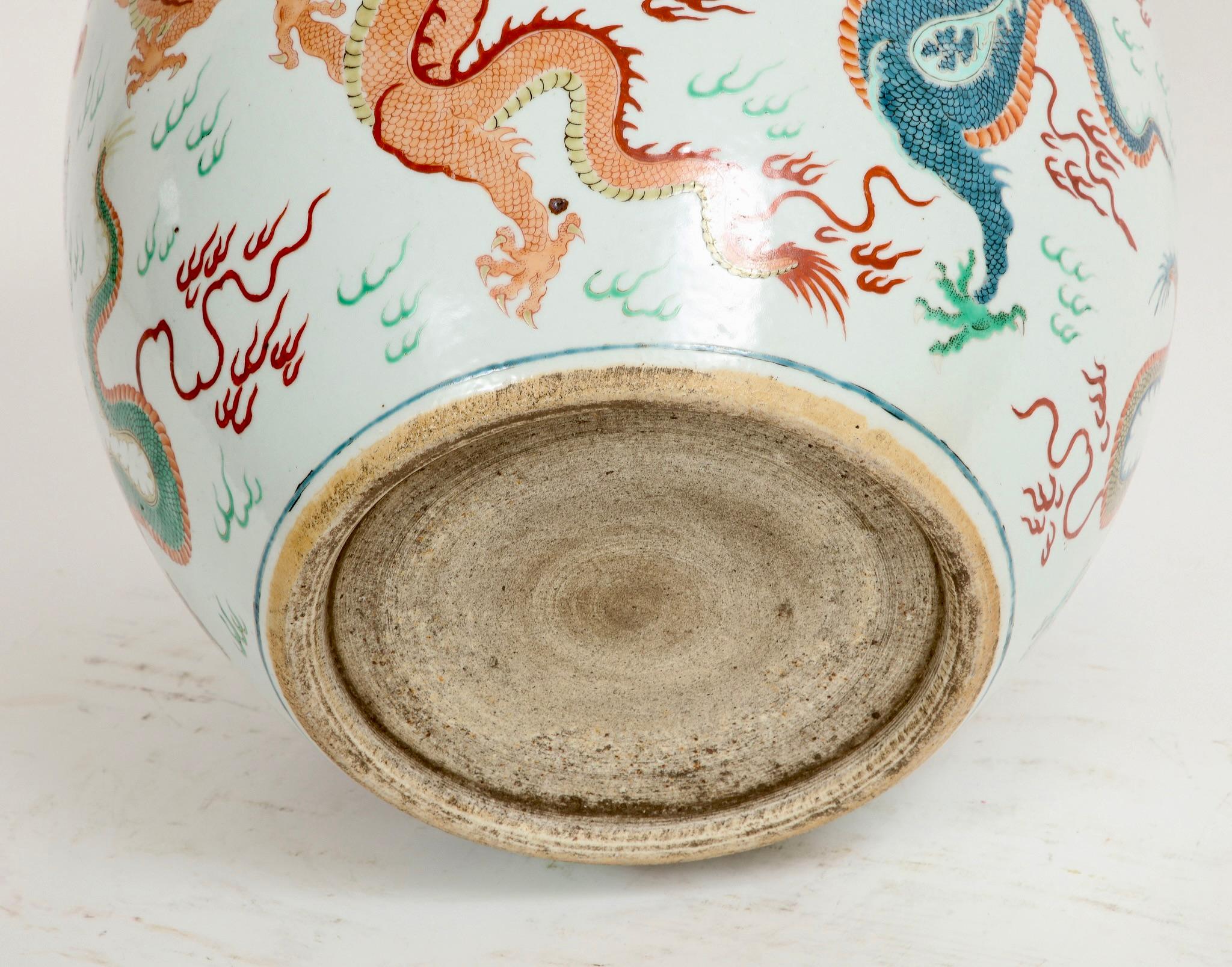 Guangxu Famille Rose Wucai Jardinière mit fünfkralligen Drachen im Angebot 2