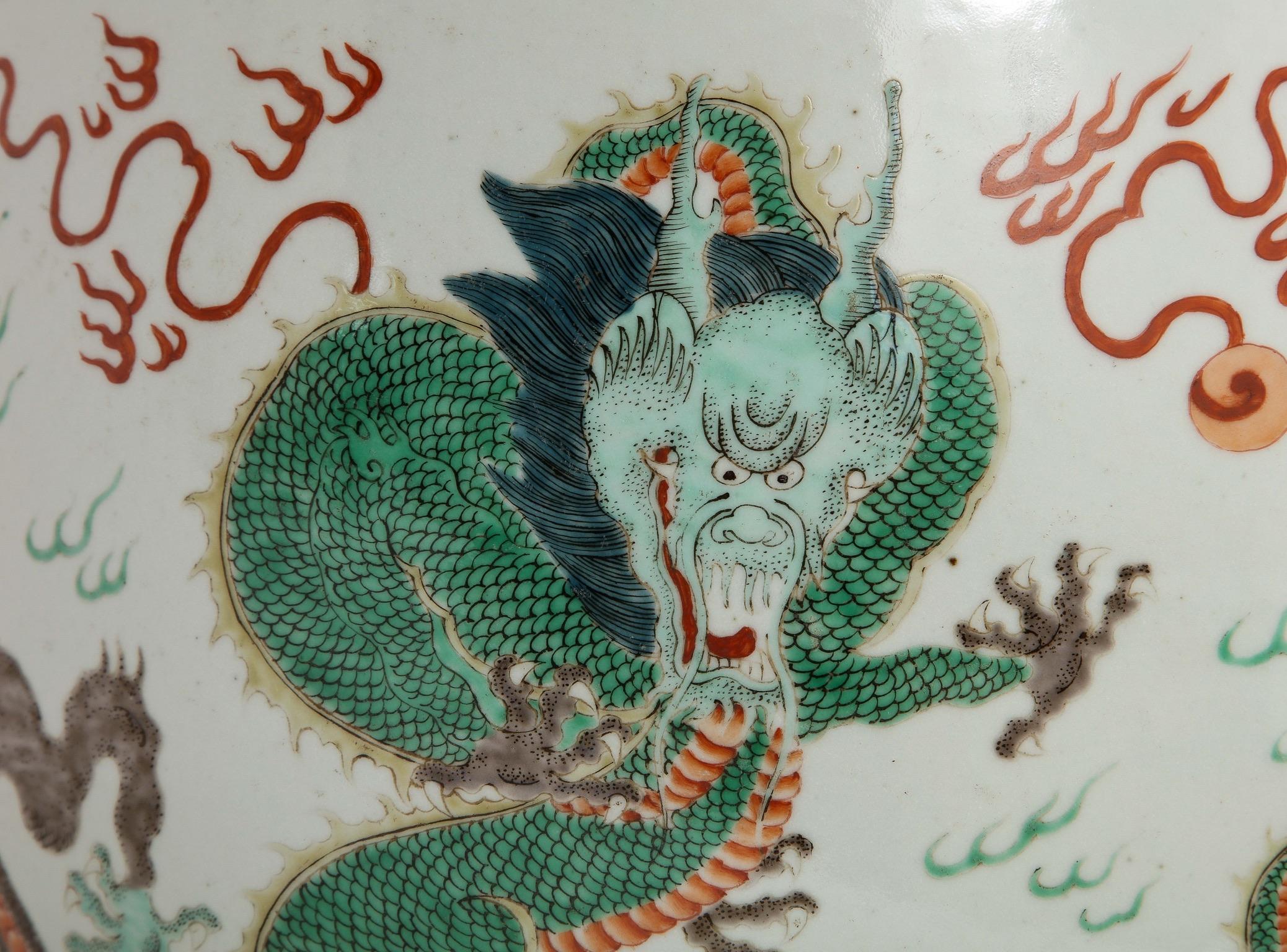 Guangxu Famille Rose Wucai Jardinière mit fünfkralligen Drachen im Angebot 4