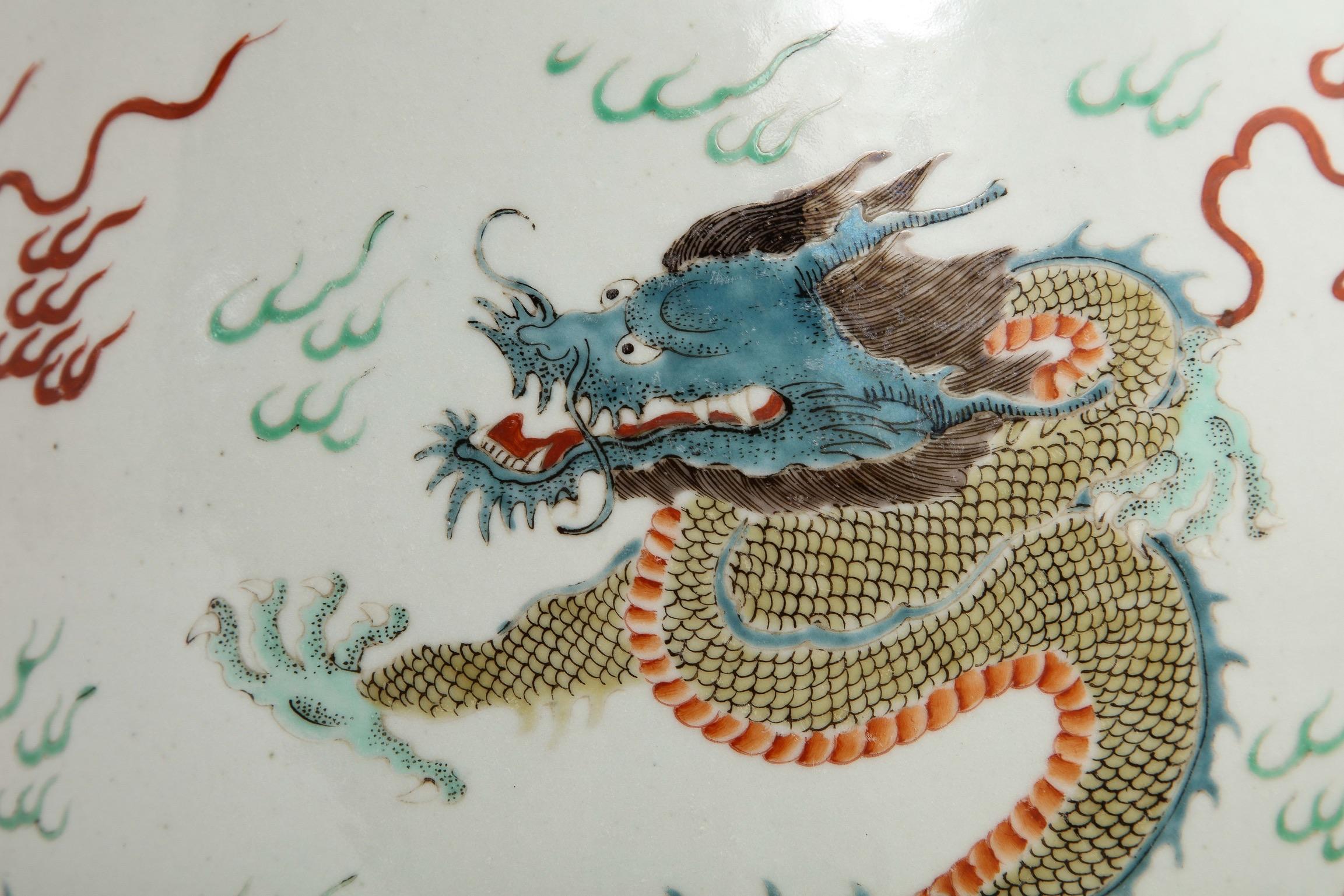 Guangxu Famille Rose Wucai Jardinière mit fünfkralligen Drachen im Angebot 9