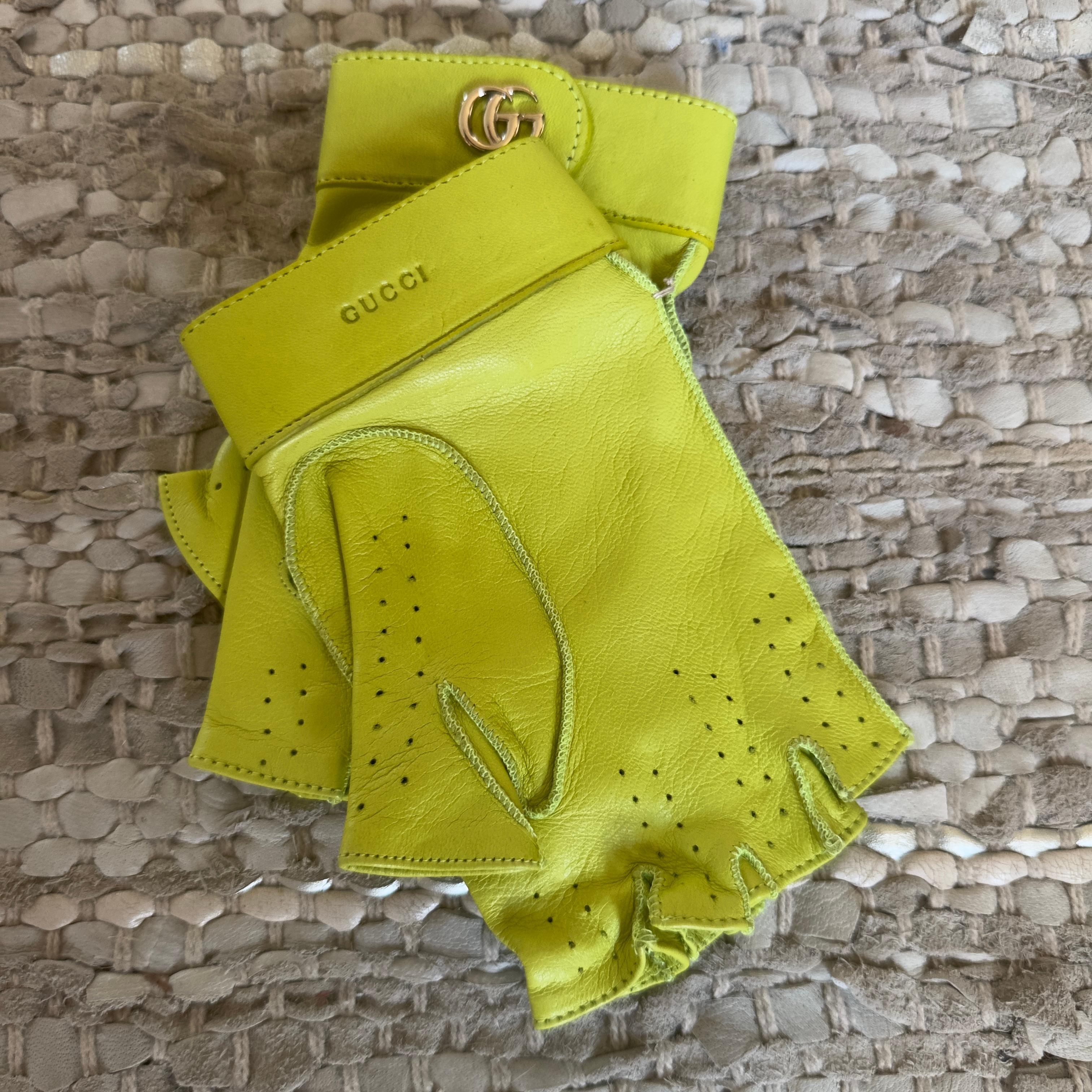 Yellow Guanti Gucci in pelle gialla con logo GG, nuovi collezione attuale in vendita
