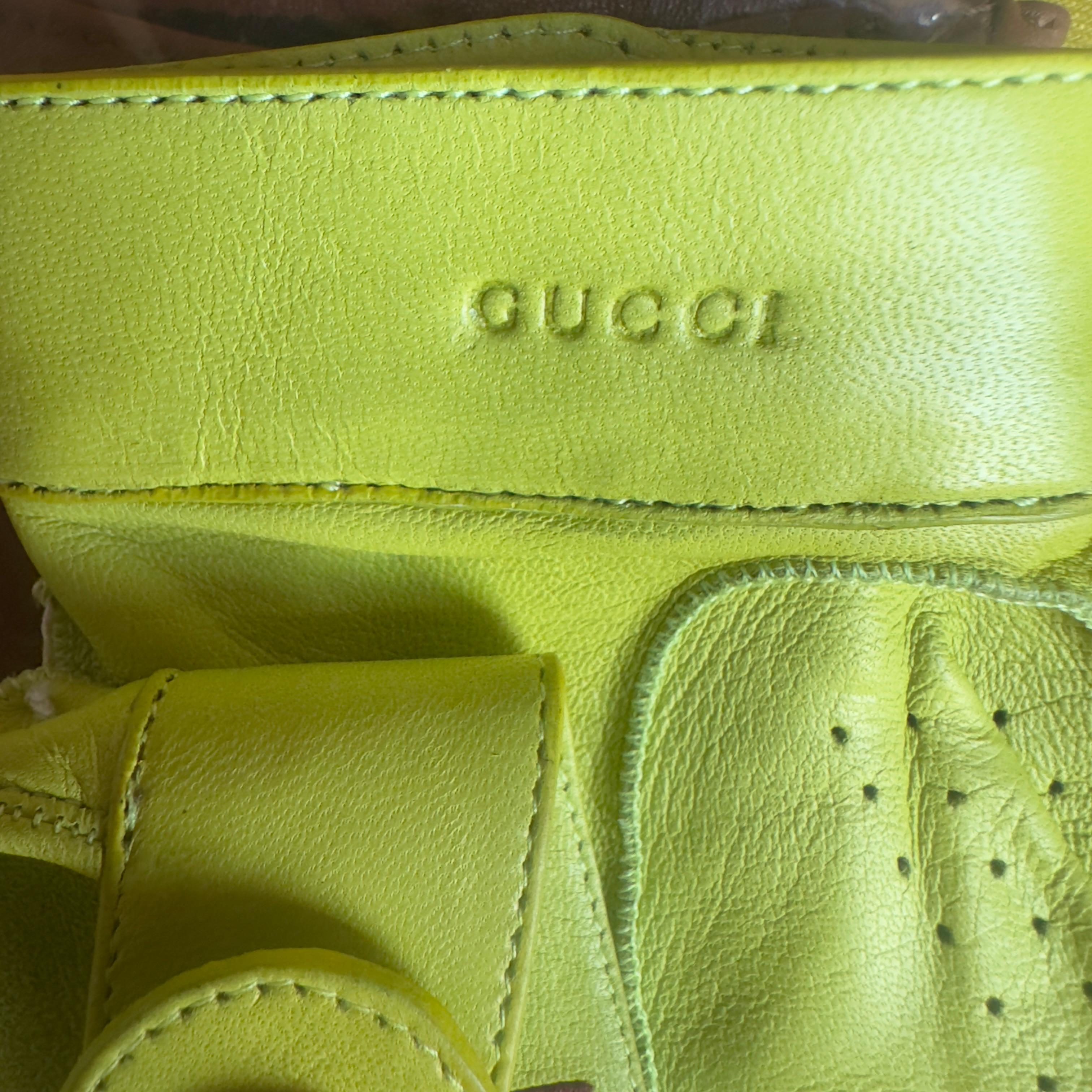Guanti Gucci in pelle gialla con logo GG, nuovi collezione attuale in vendita 2