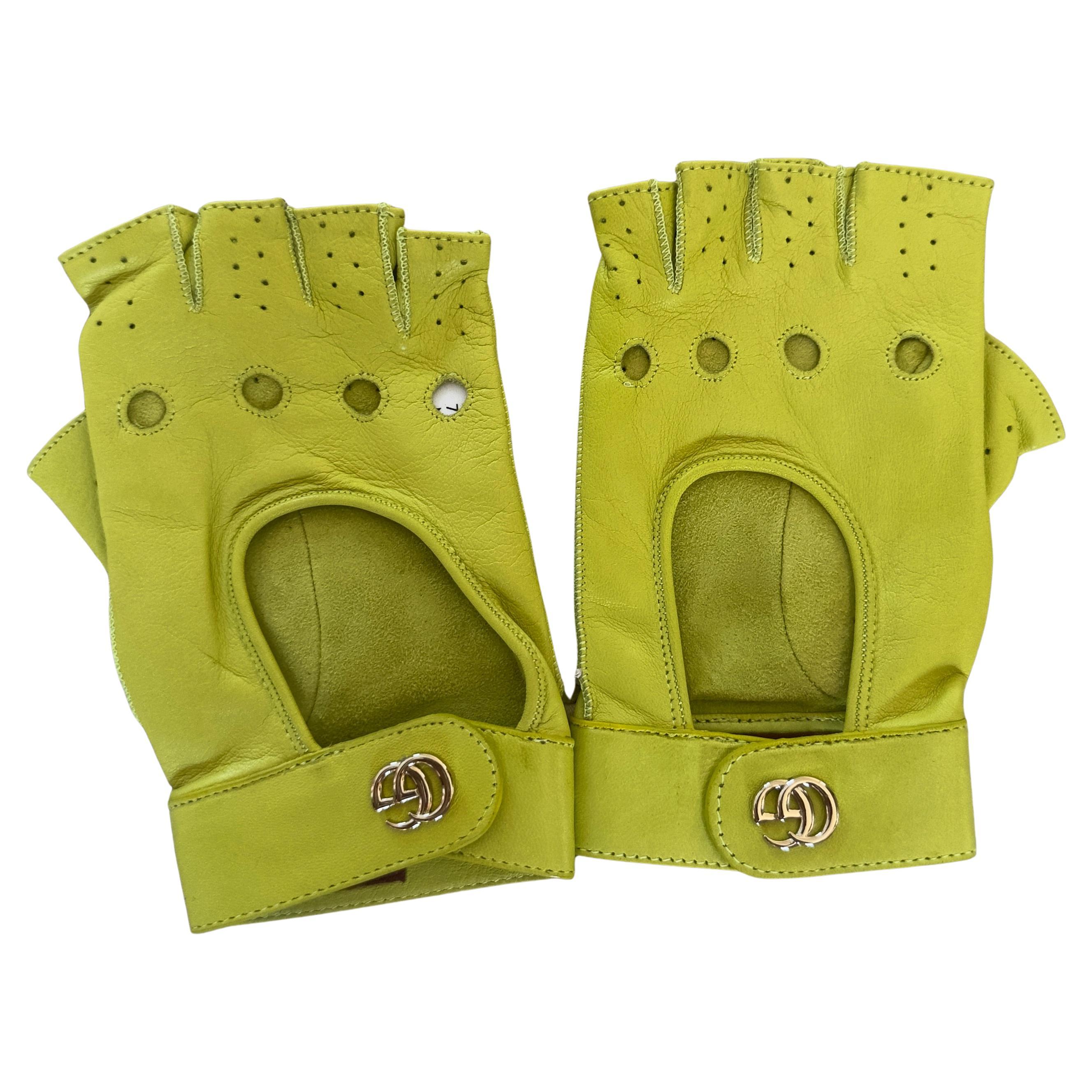 Guanti Gucci in pelle gialla con logo GG, nuovi collezione attuale in vendita