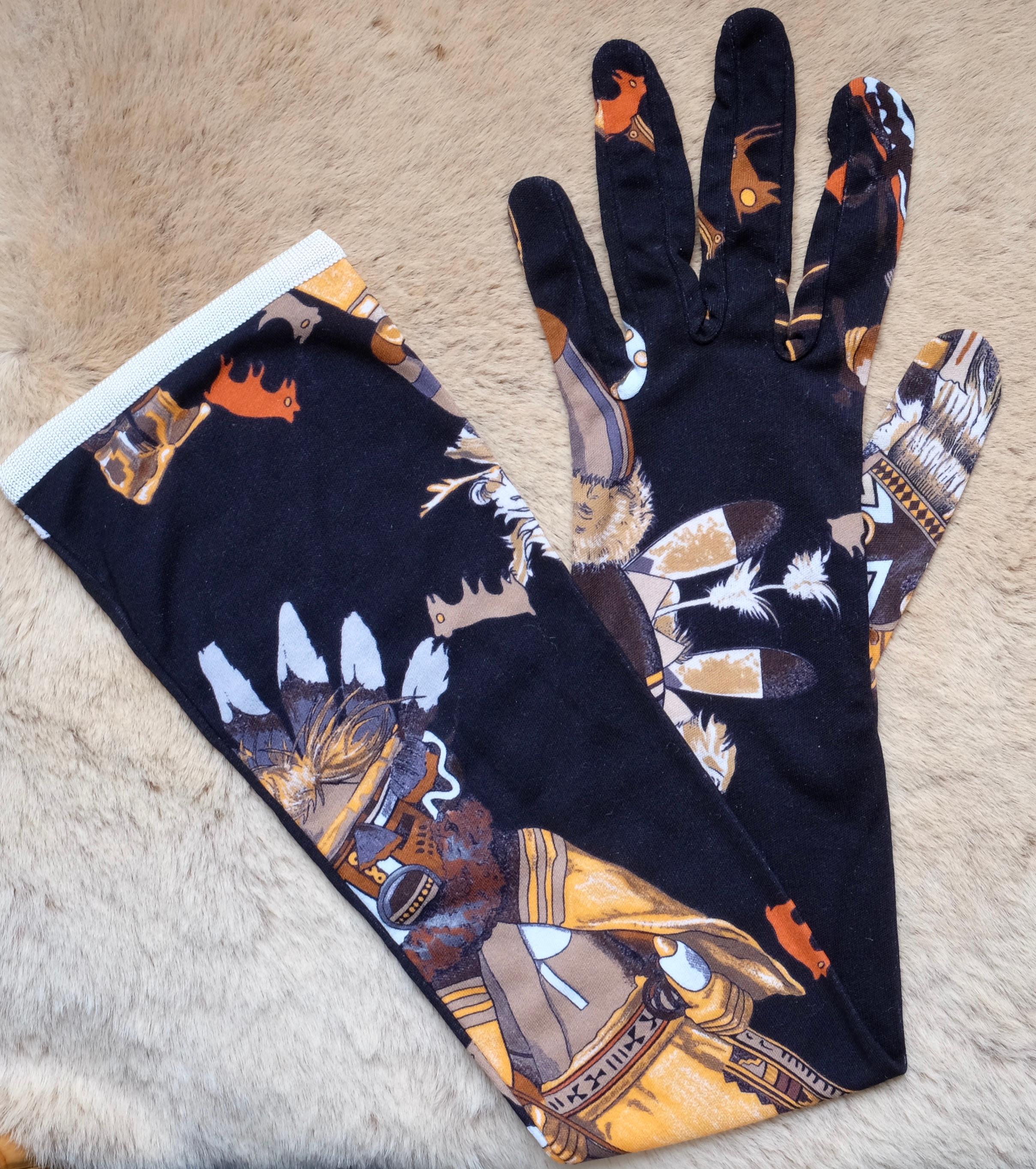 HERMÈS silk gloves In Excellent Condition For Sale In Padova, IT