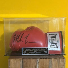 Everlast Boxhandschuh mit Autogramm von Mike Tyson und Beckett-Zertifikat