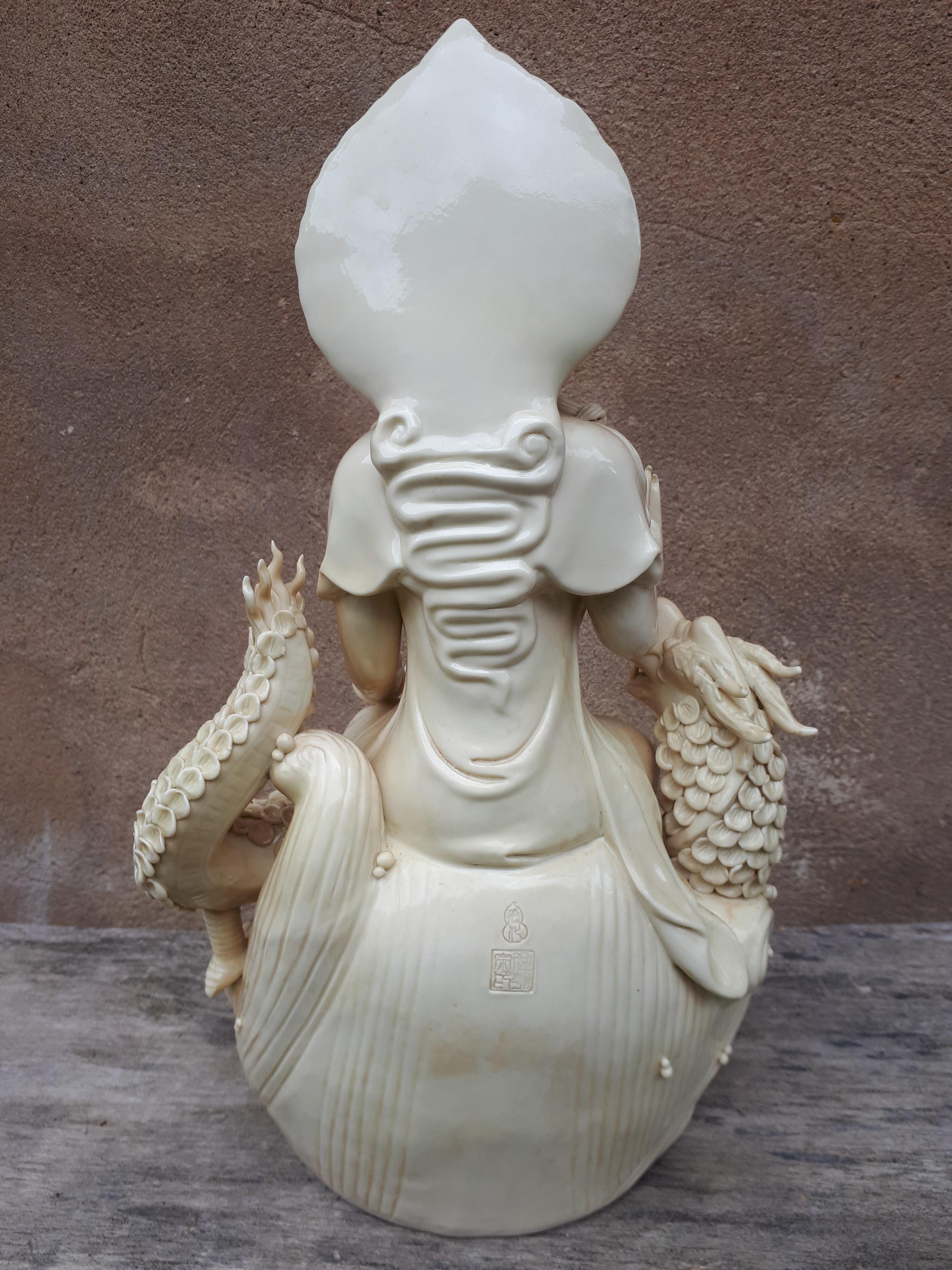 Guanyin Blanc De Chine Statue, Republic Period In Good Condition For Sale In Saverne, Grand Est