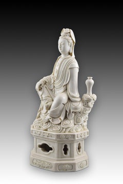Guanyin. Enamelled porcelain. China, 19th century.