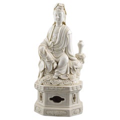 Guanyin. Enamelled porcelain. China, 19th century.