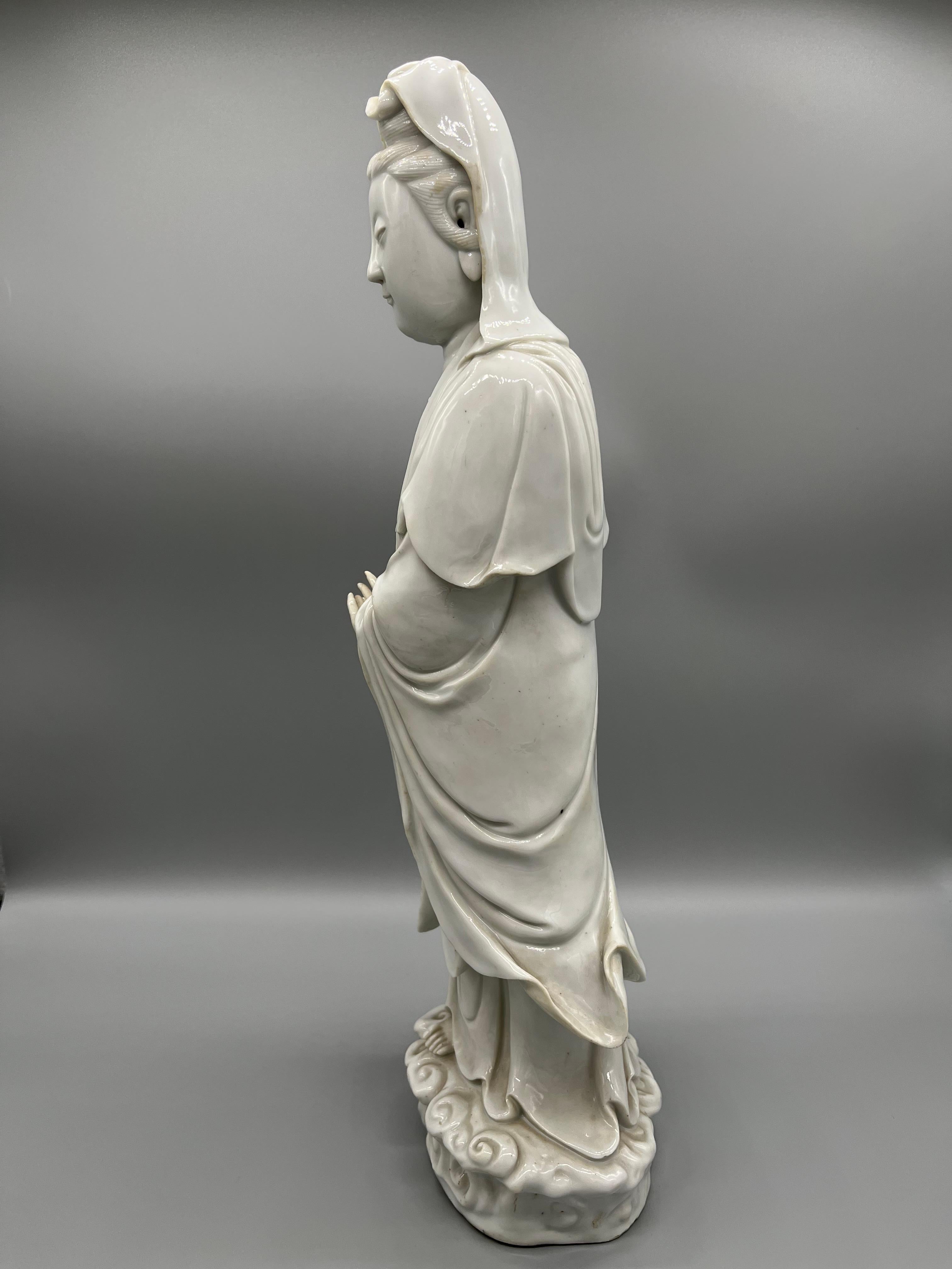 Chinois Guanyin « Goddess of Mercy » de Blanc de Chine en vente