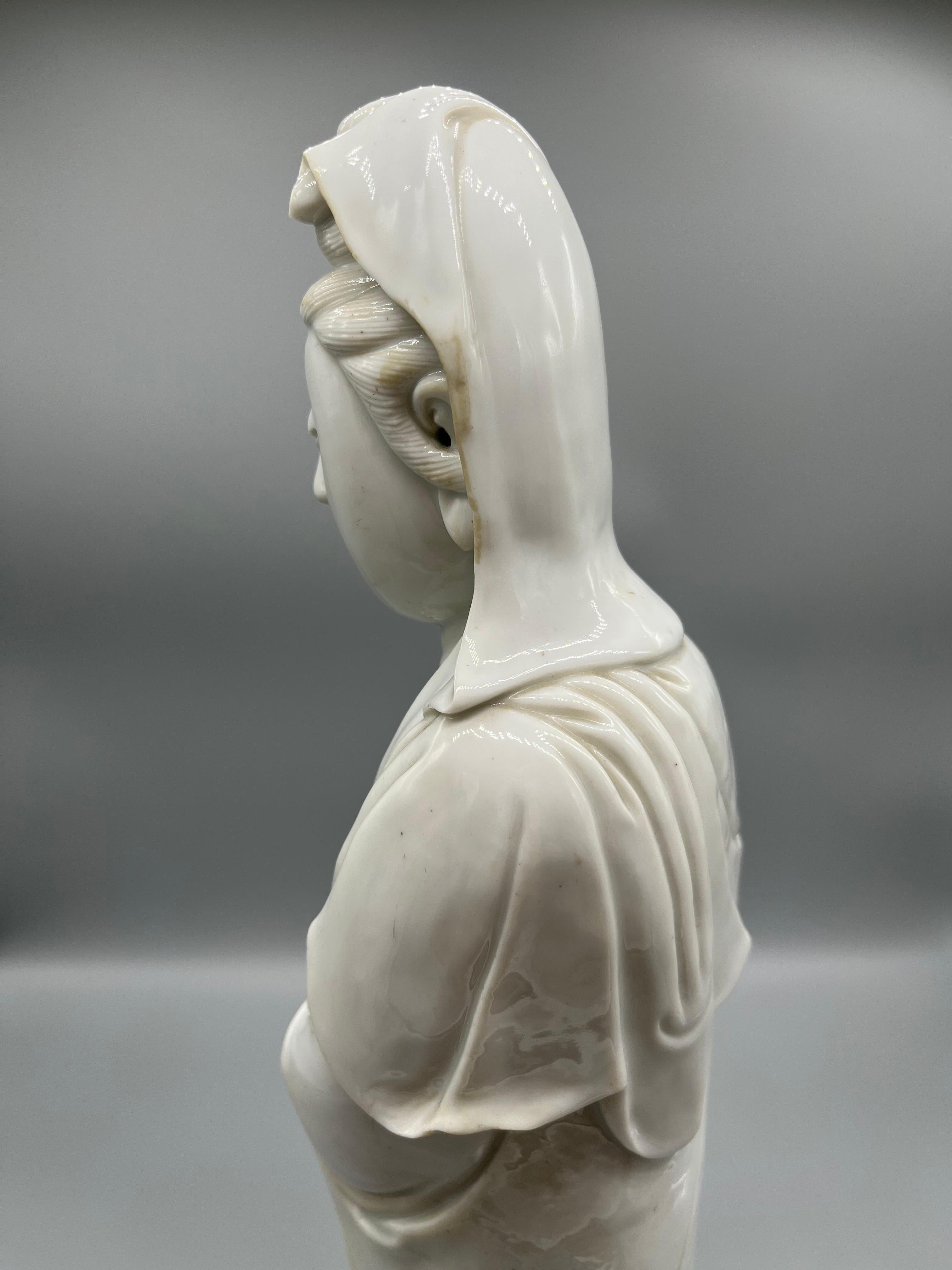 Vernissé Guanyin « Goddess of Mercy » de Blanc de Chine en vente