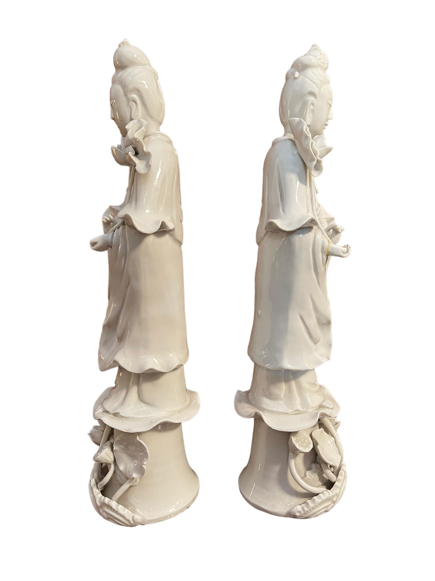 Paire de Guanyin, statues en céramique, Chine, XIXe siècle
Paire de céramiques chinoises raffinées, représentant des figures féminines sur un piédestal orné à thème floral.
Excellent état, comme le montre la photo
Dimensions de la base : diamètre 9
