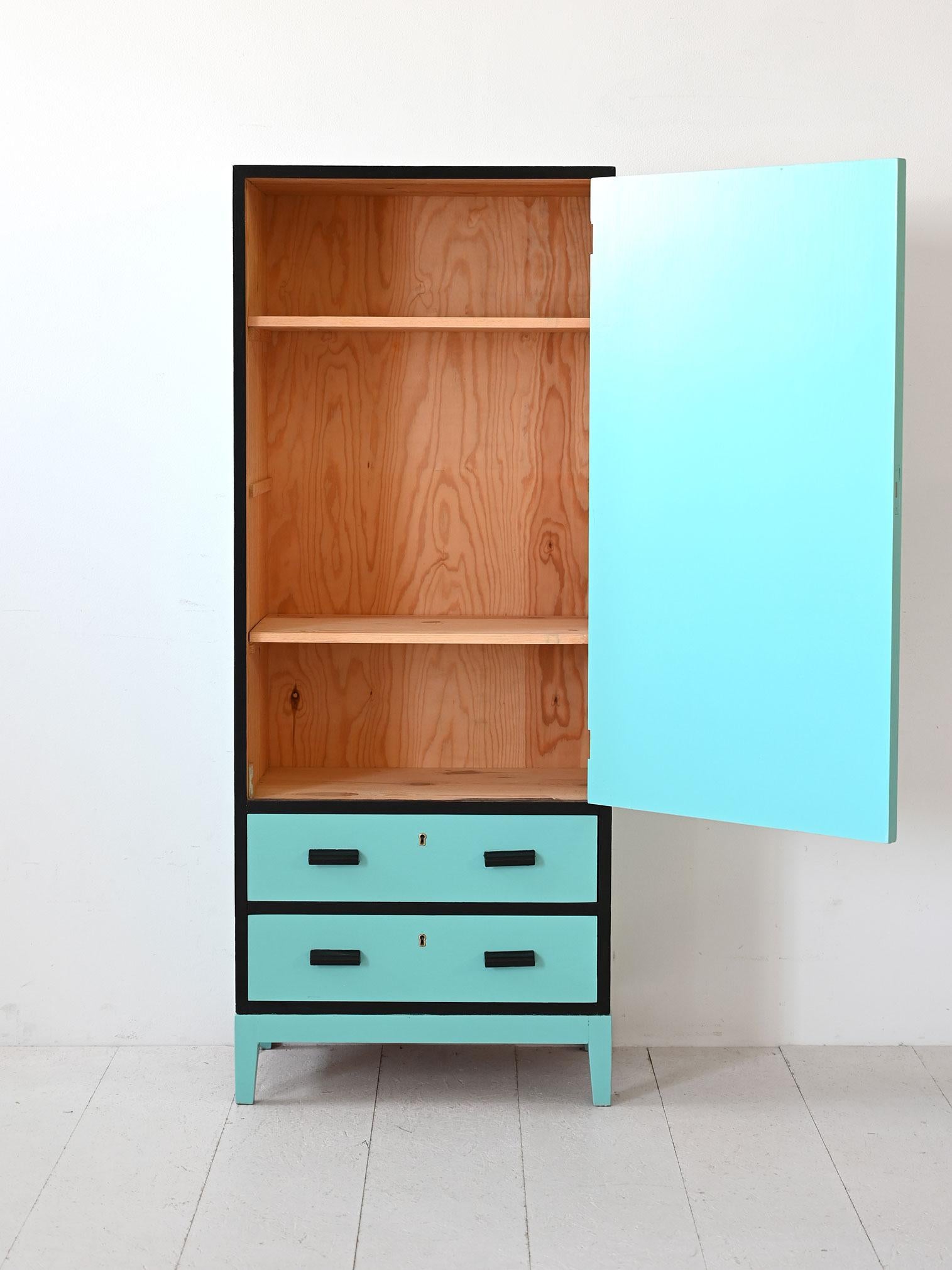 Scandinave moderne Armoire vintage en bois en vente