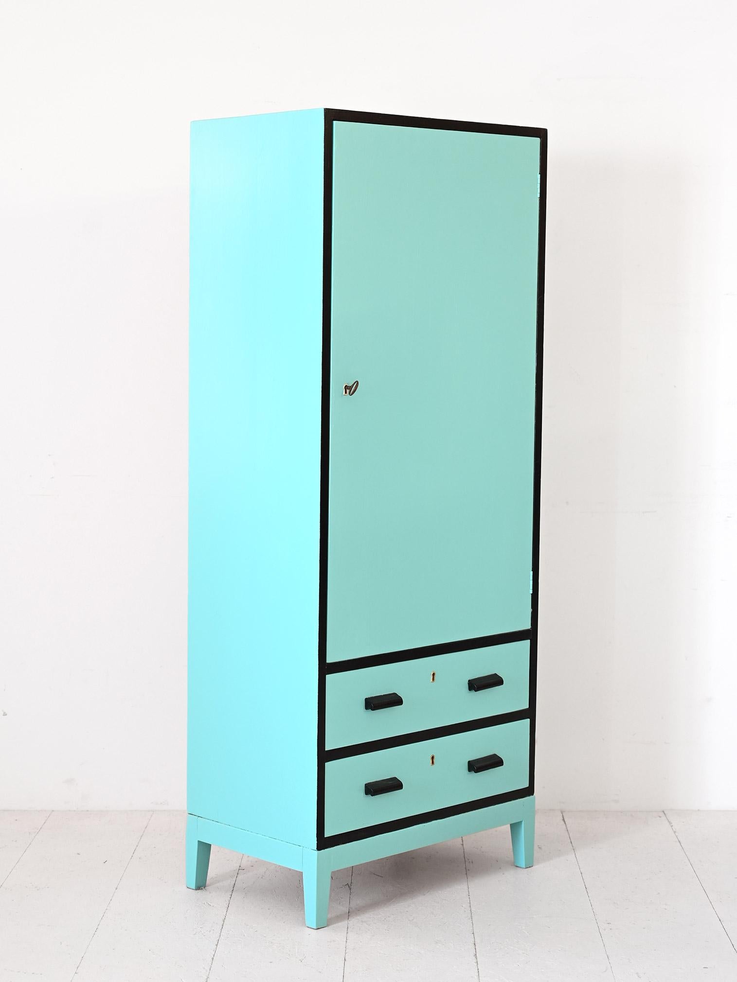 Scandinavian Armoire vintage en bois en vente