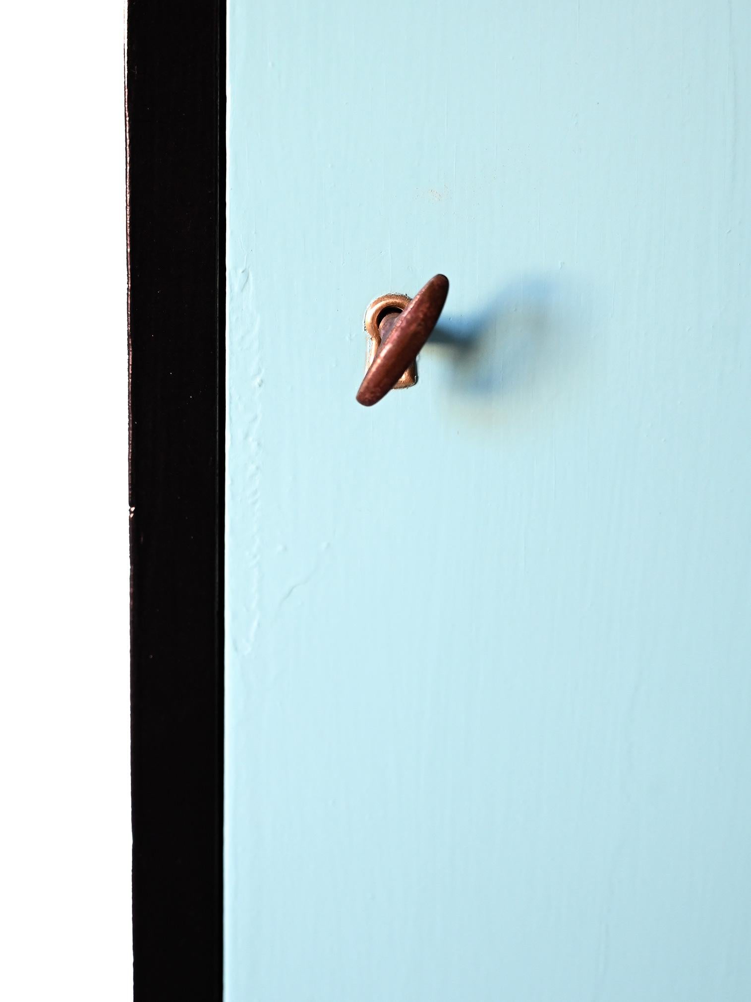 Bois Armoire vintage en bois en vente