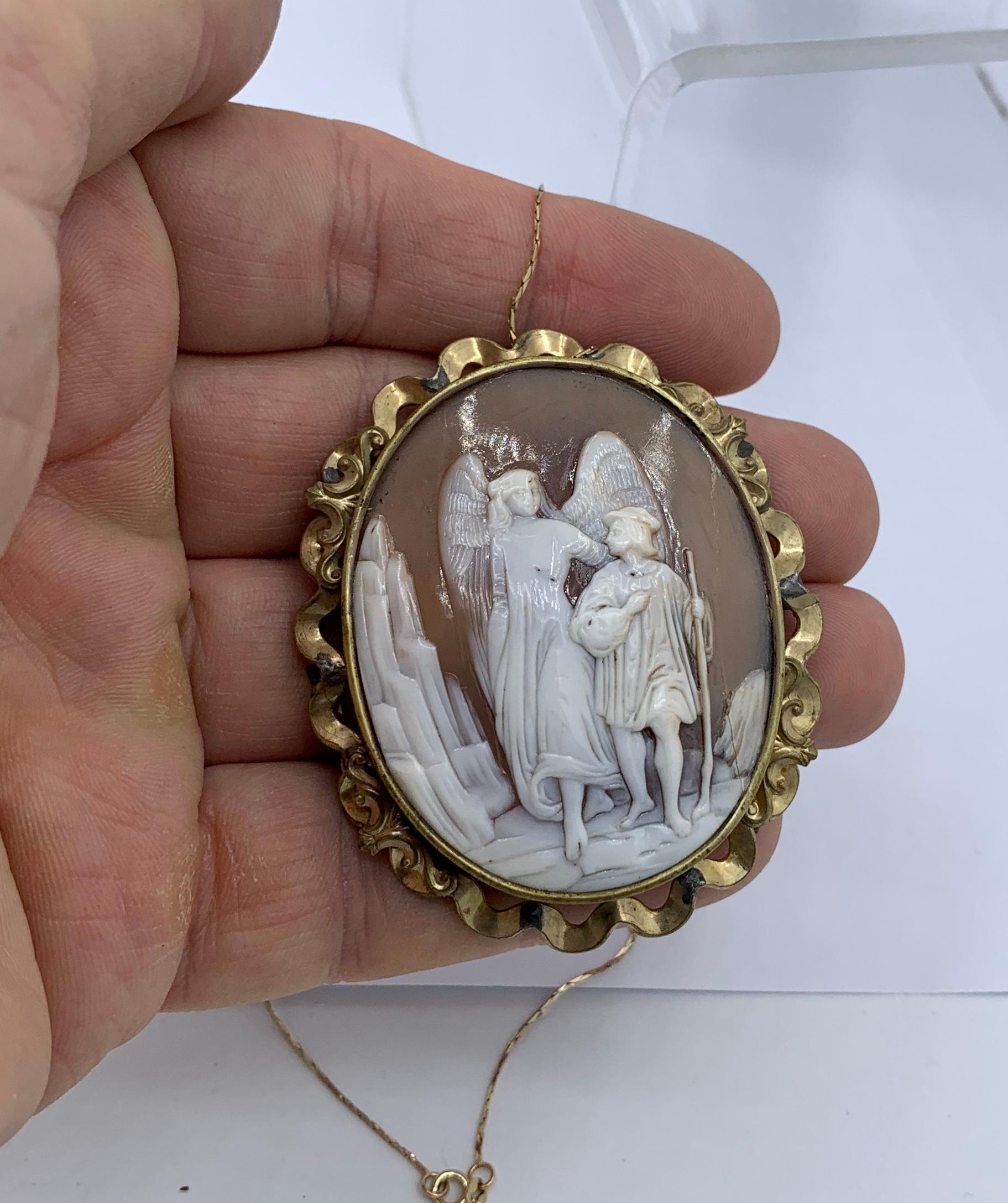 Ange gardien et enfant Camée pendentif Broche Collier Antique Victorien Rare Unisexe en vente