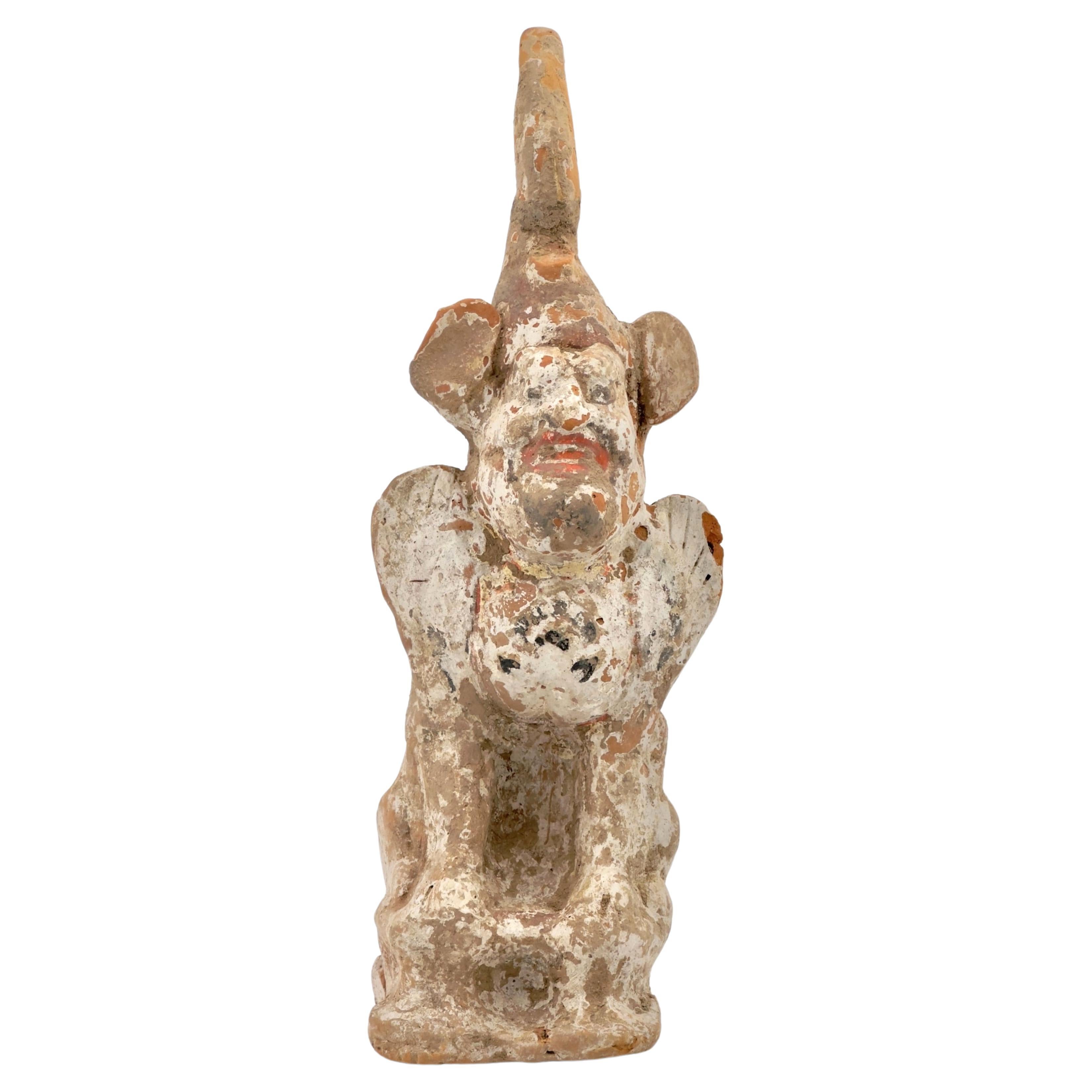 Figura oficial de cerámica del guardián, dinastía Wei-Tang del Norte